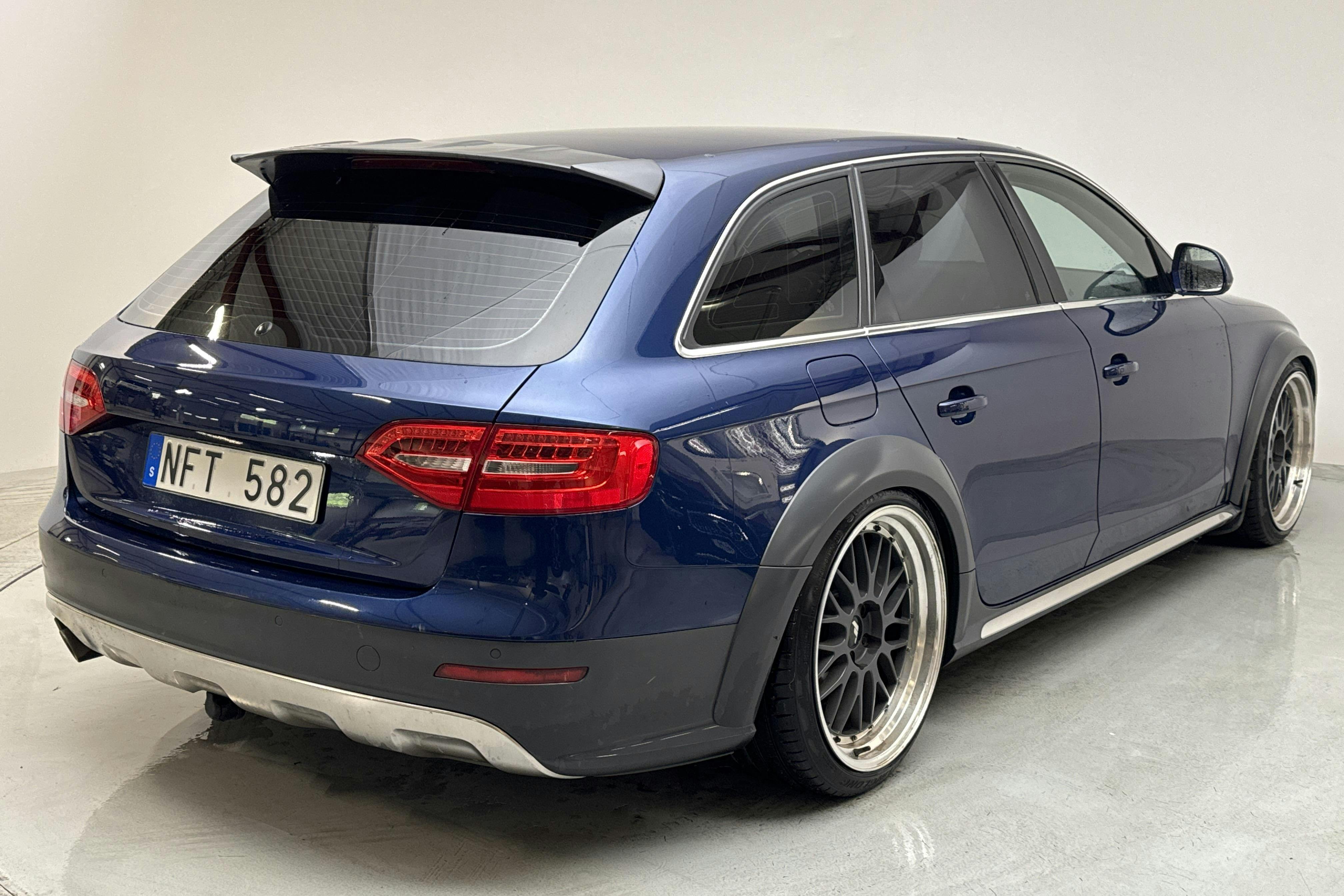 Audi A4 Allroad 2.0 TDI Avant quattro (177hk) - 17 978 mil - Automat - blå - 2013