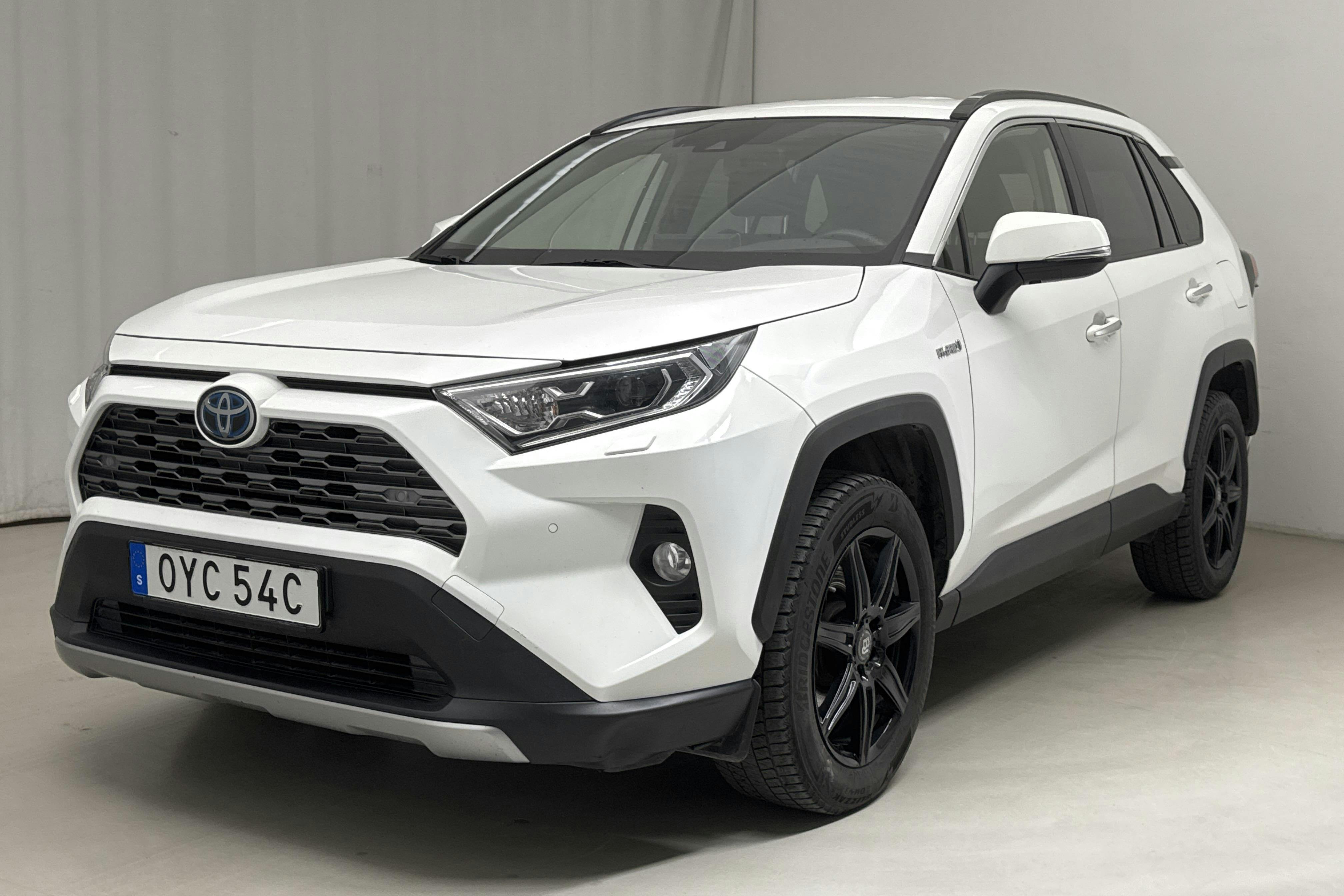 Toyota RAV4 2.5 HSD AWD (222hk) - 16 726 mil - Automat - vit - 2021