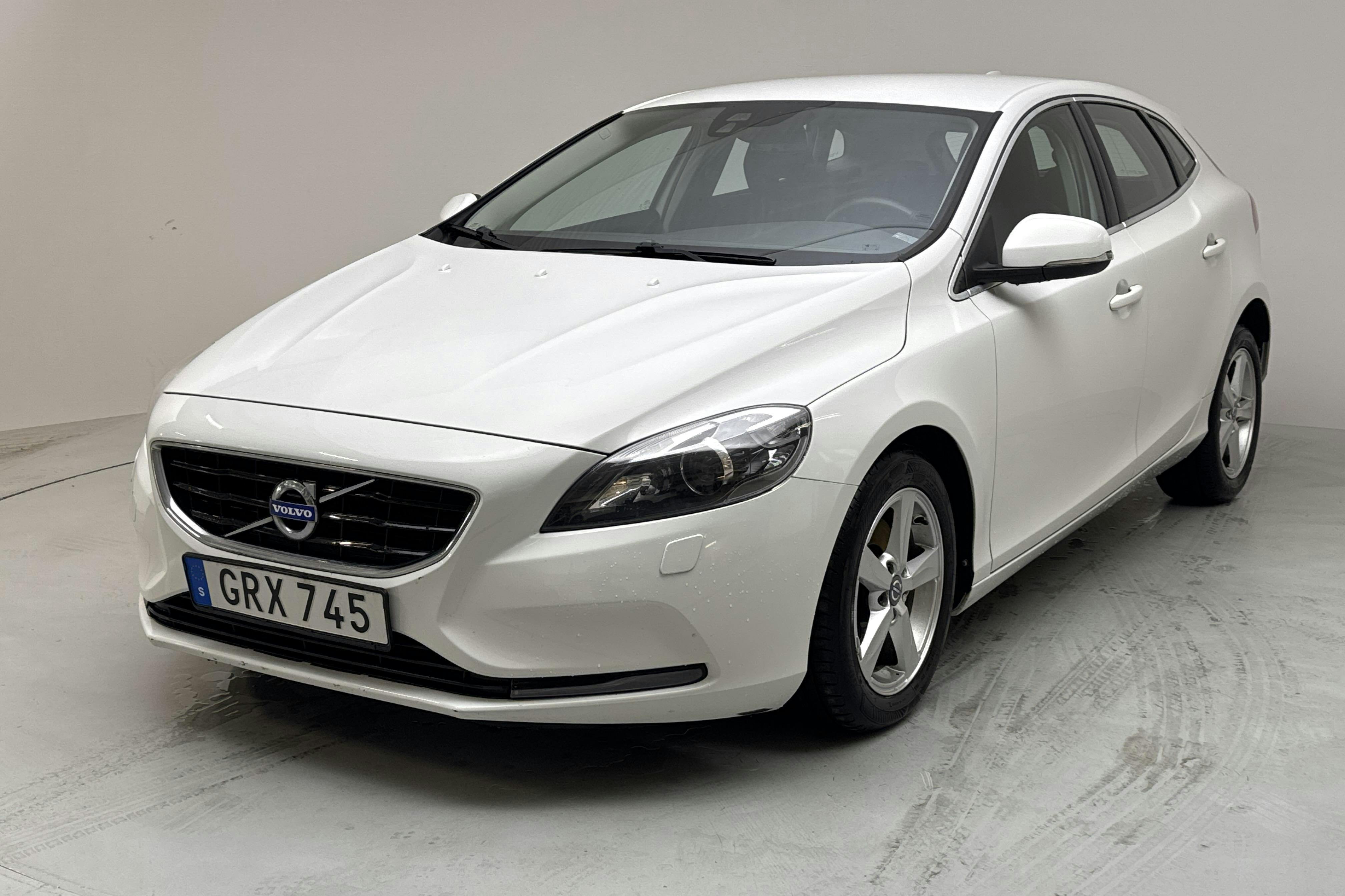 Volvo V40 D2 (120hk) - 110 480 km - Manualna - biały - 2016