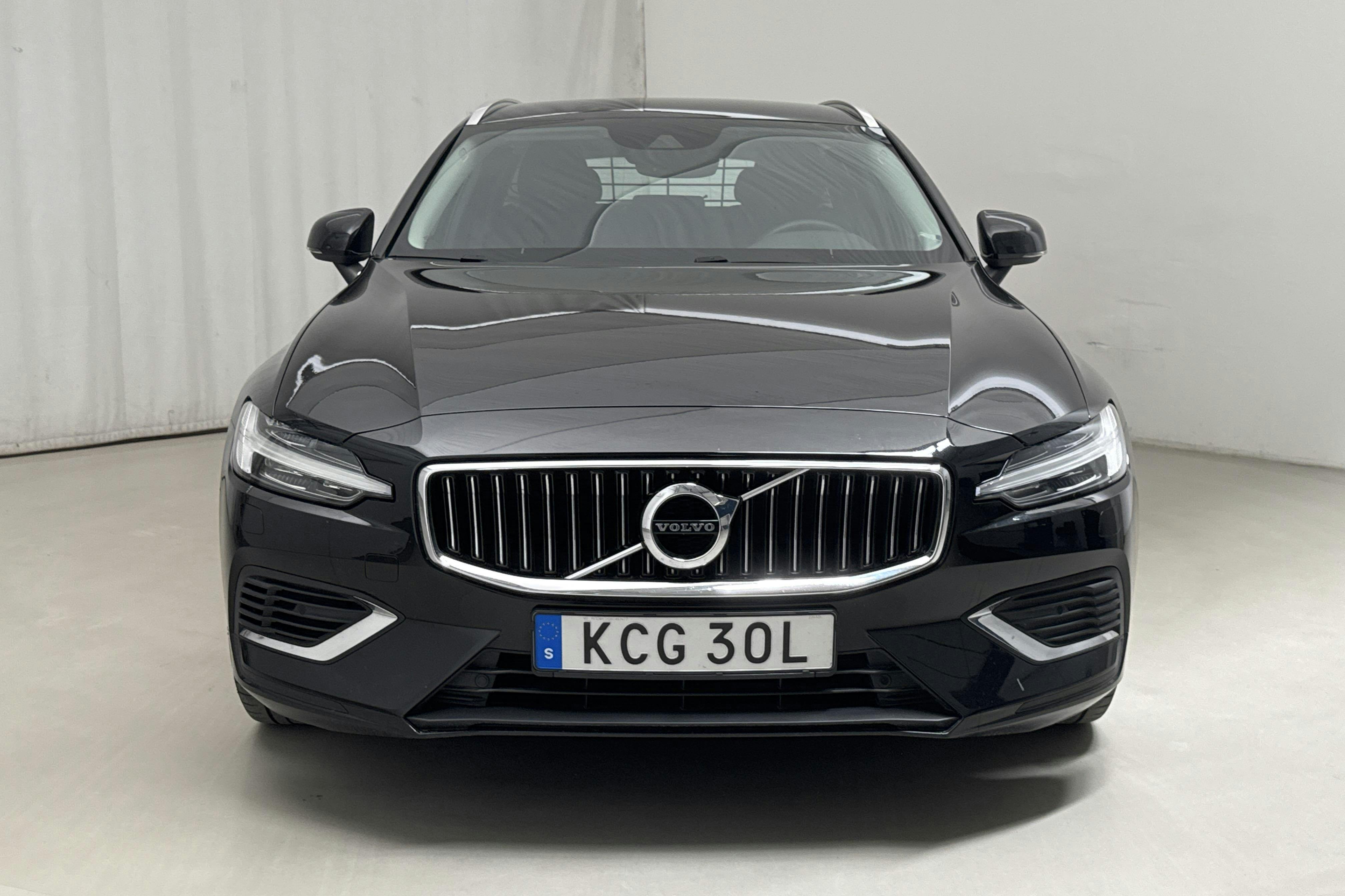 Volvo V60 T6 AWD Recharge (350hk) - 9 316 mil - Automat - svart - 2022