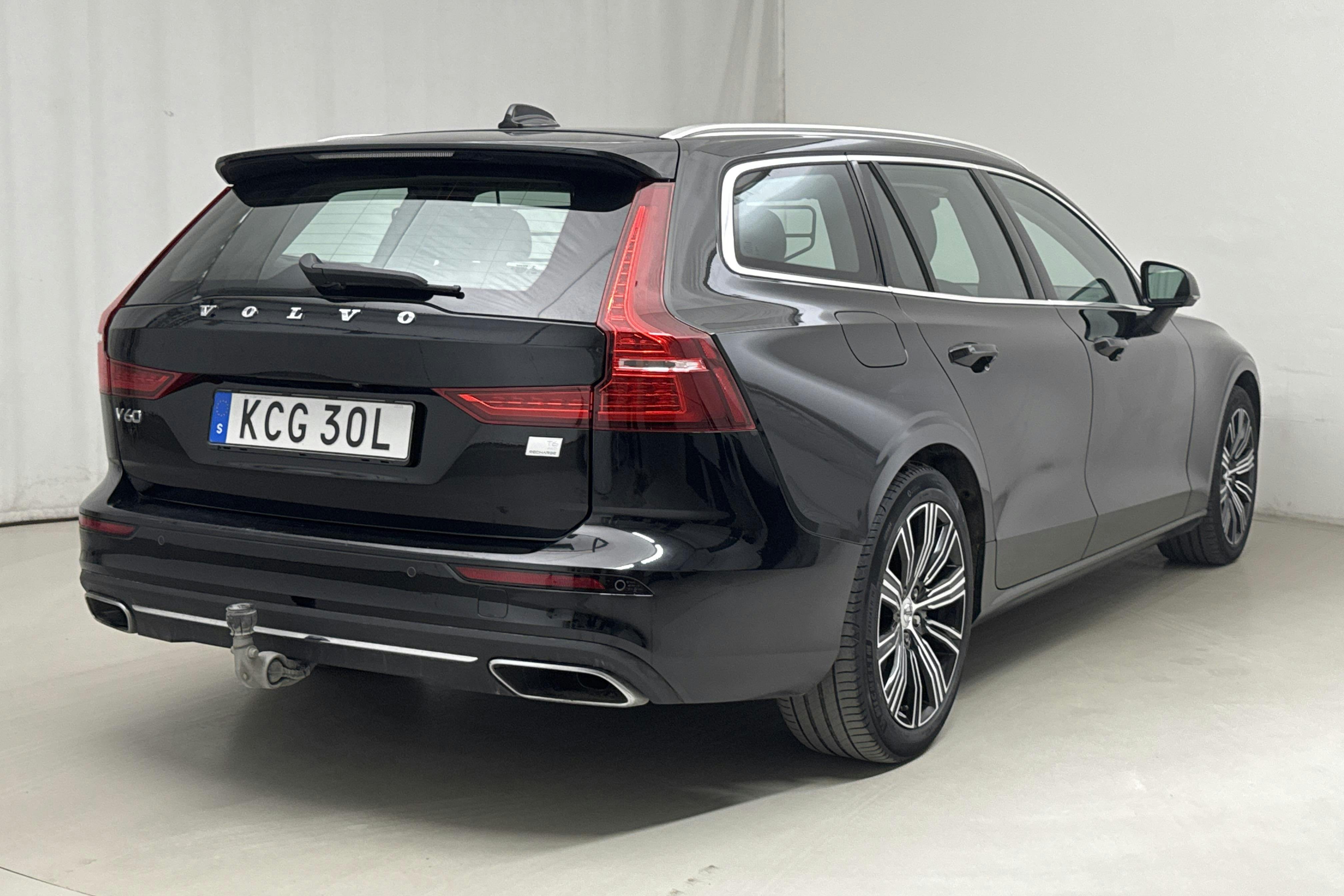 Volvo V60 T6 AWD Recharge (350hk) - 9 316 mil - Automat - svart - 2022