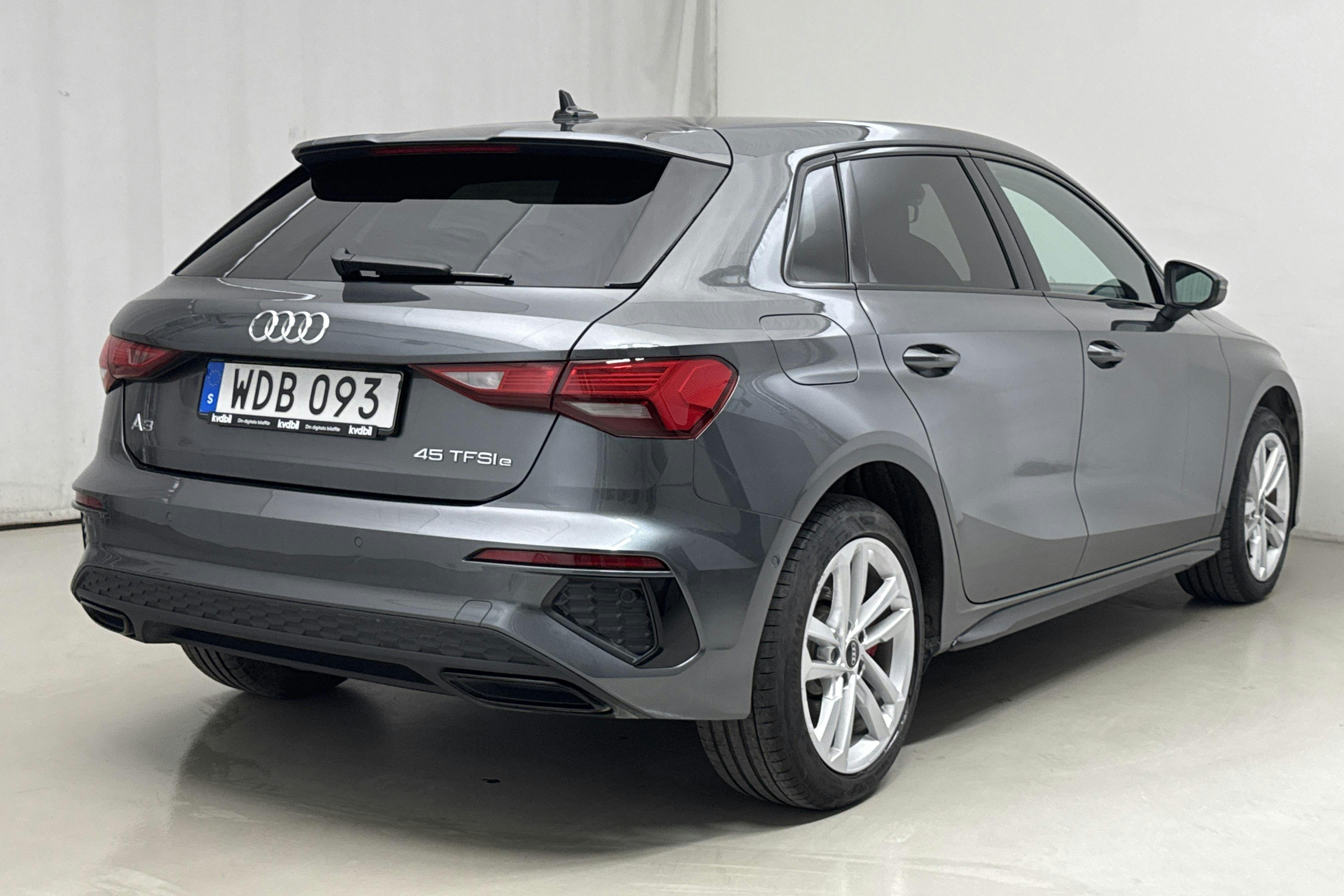 Audi A3 Sportback 45 TFSI e (245hk) - 33 230 km - Automatic - gray - 2021