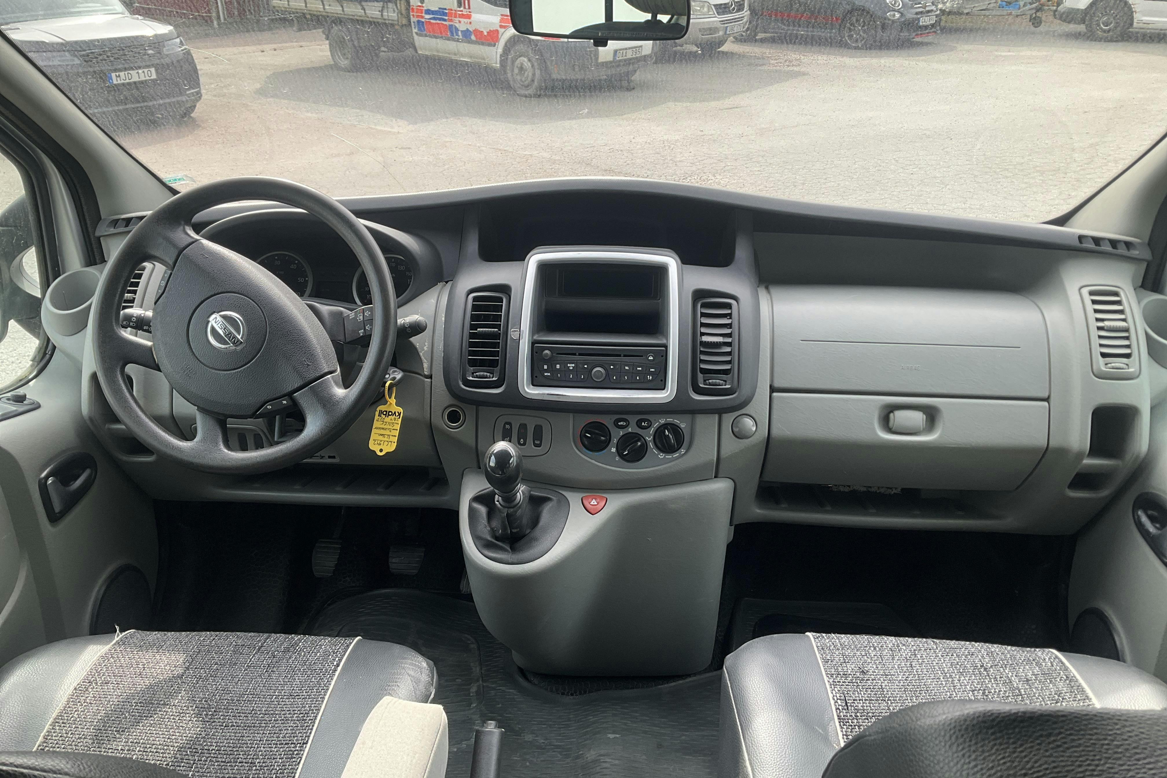 Nissan Primastar 2.0 dCi (114hk) - 21 000 mil - Manuell - silver - 2011