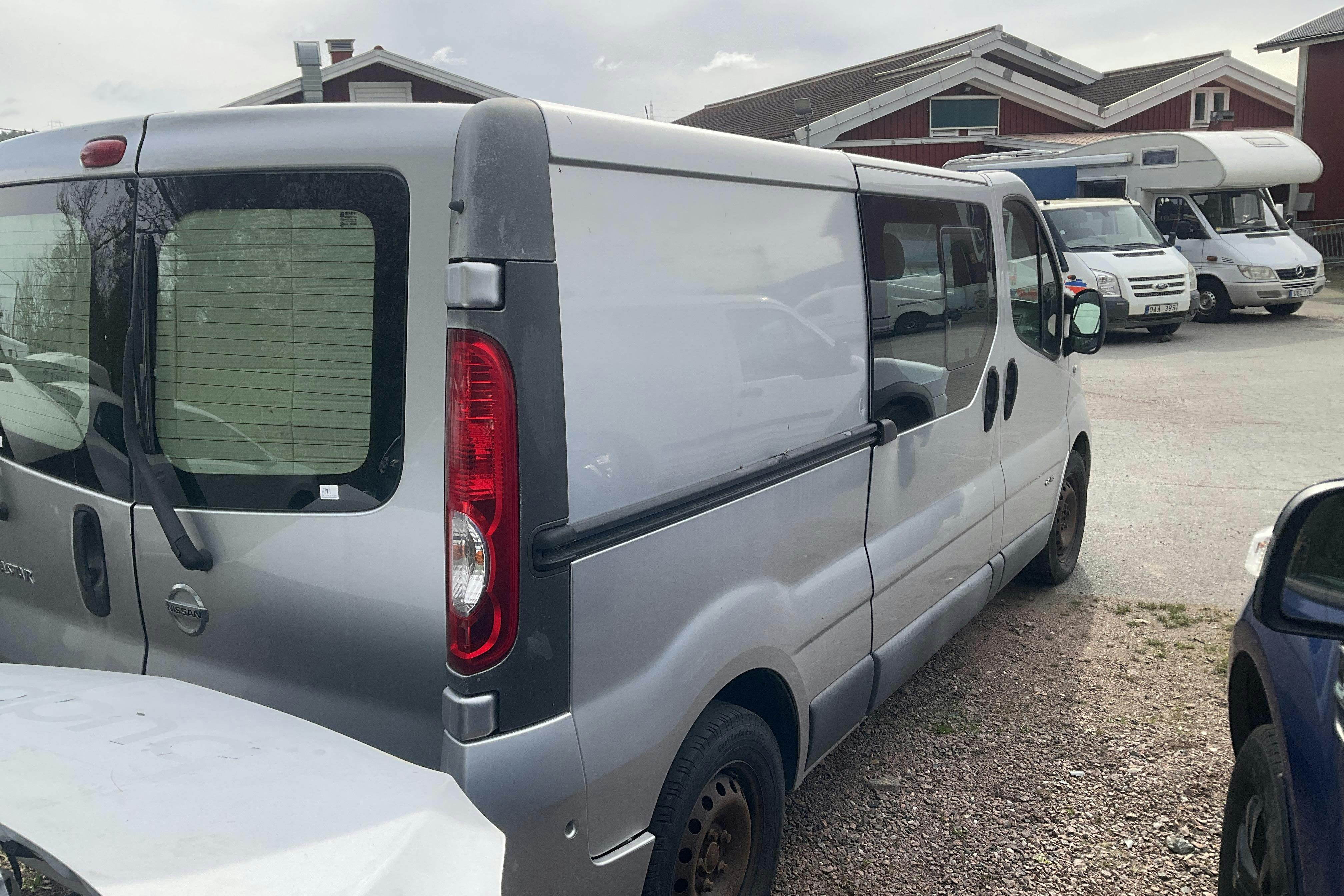 Nissan Primastar 2.0 dCi (114hk) - 21 000 mil - Manuell - silver - 2011