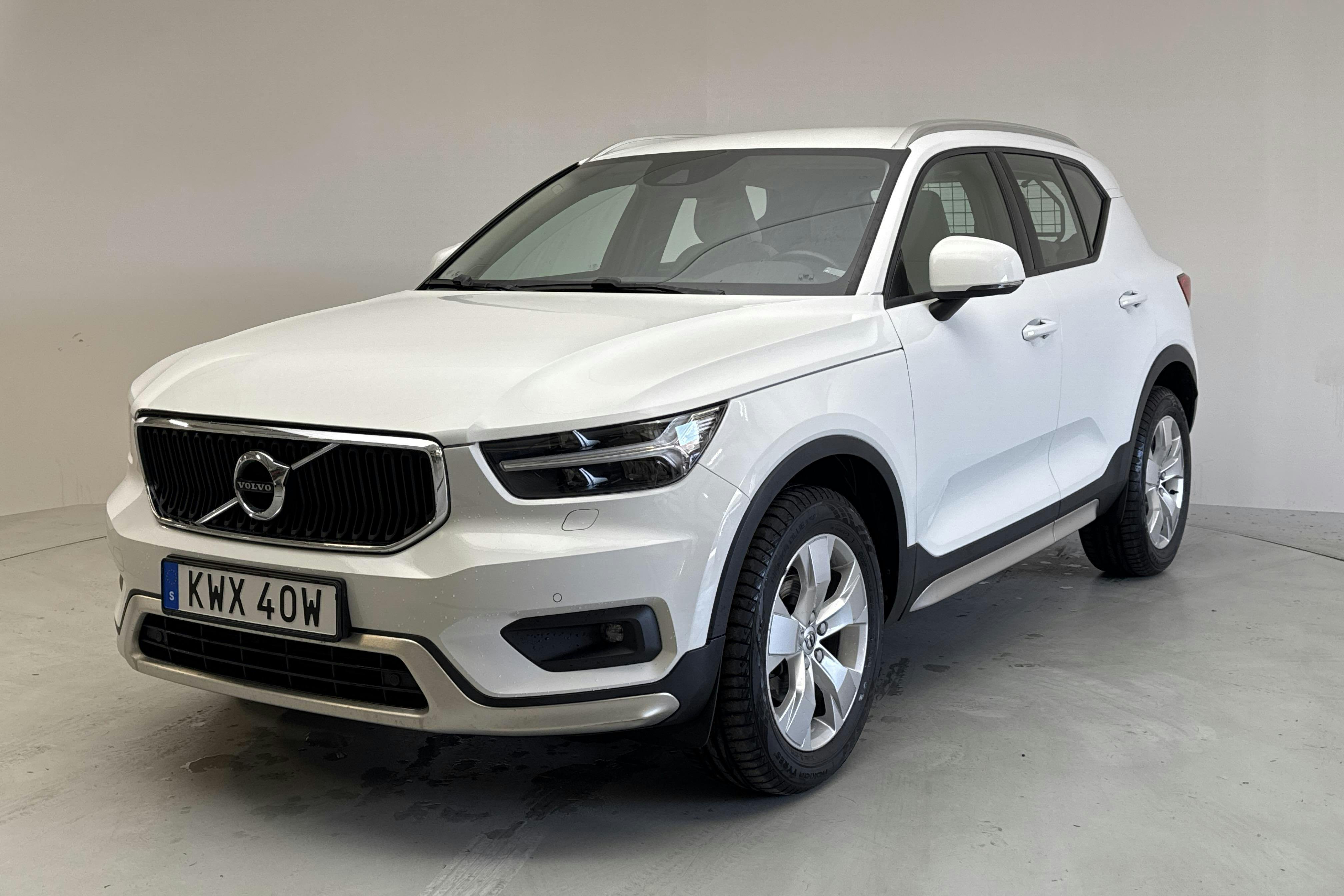Volvo XC40 D3 2WD (150hk) - 115 760 km - Käsitsi - valge - 2020
