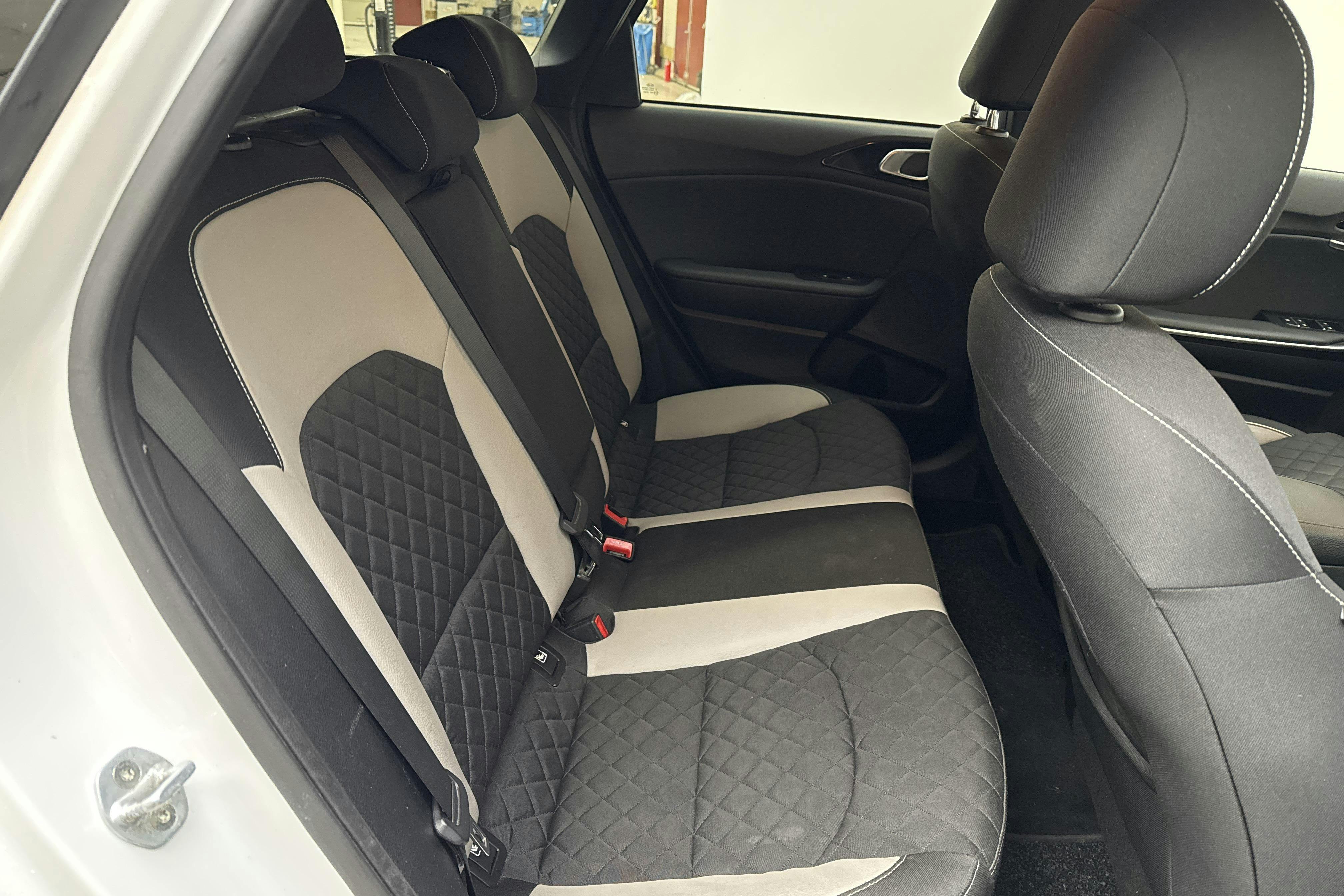 KIA Ceed 1.4 T-GDi SW (140hk) - 161 540 km - Automaattinen - valkoinen - 2019
