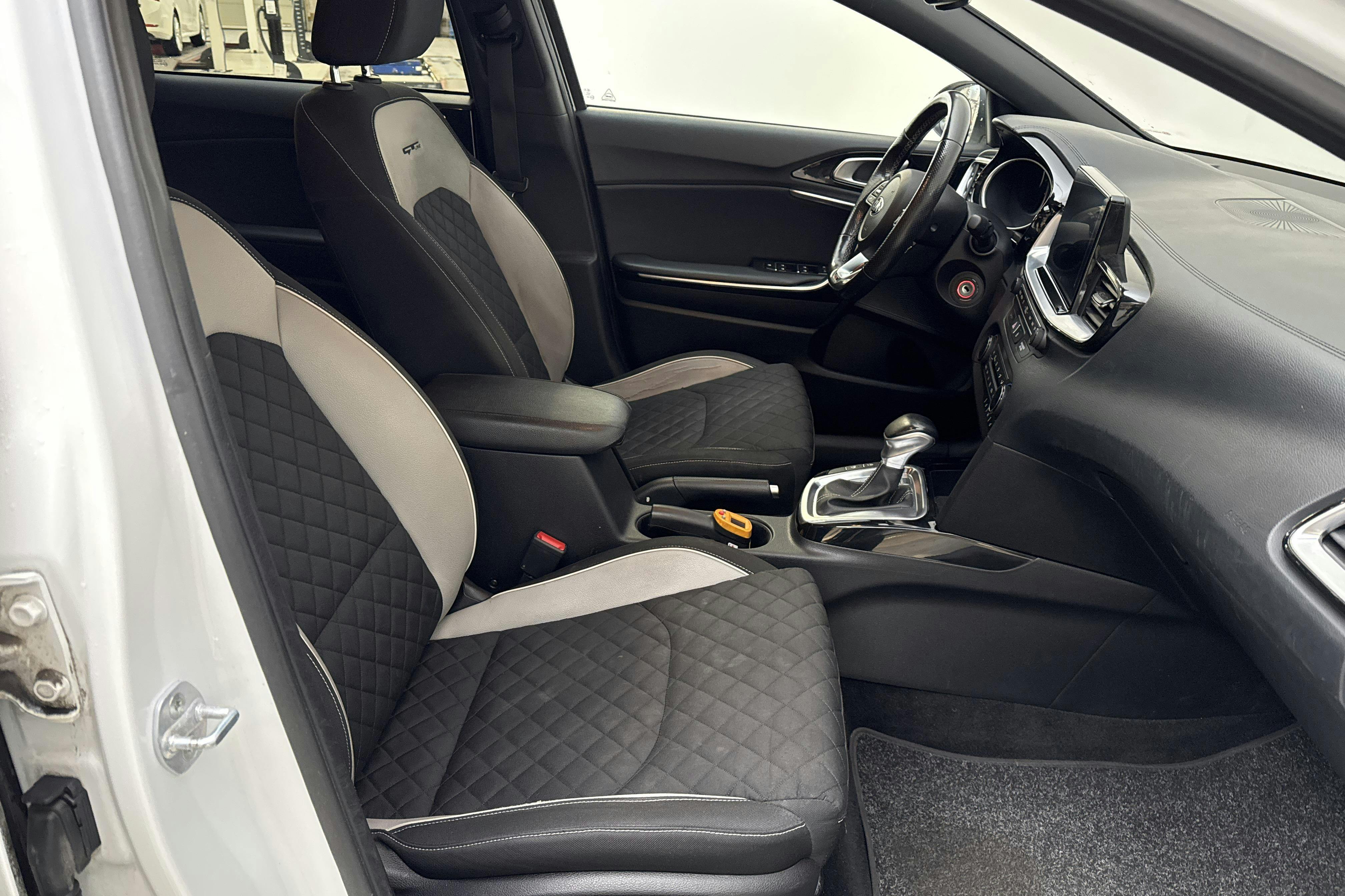 KIA Ceed 1.4 T-GDi SW (140hk) - 161 540 km - Automaattinen - valkoinen - 2019