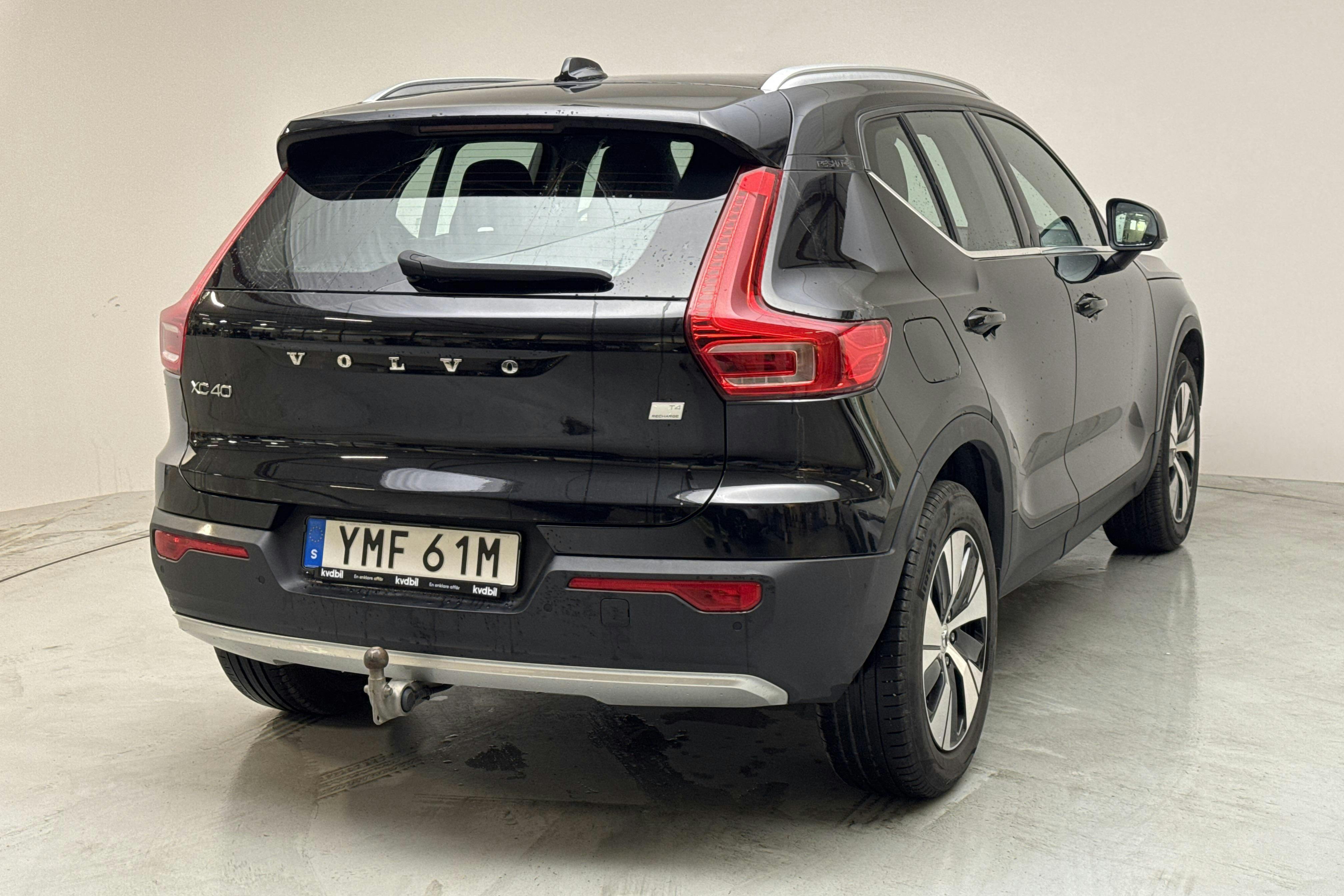 Volvo XC40 T4 2WD Twin Engine (211hk) - 7 401 mil - Automat - svart - 2021