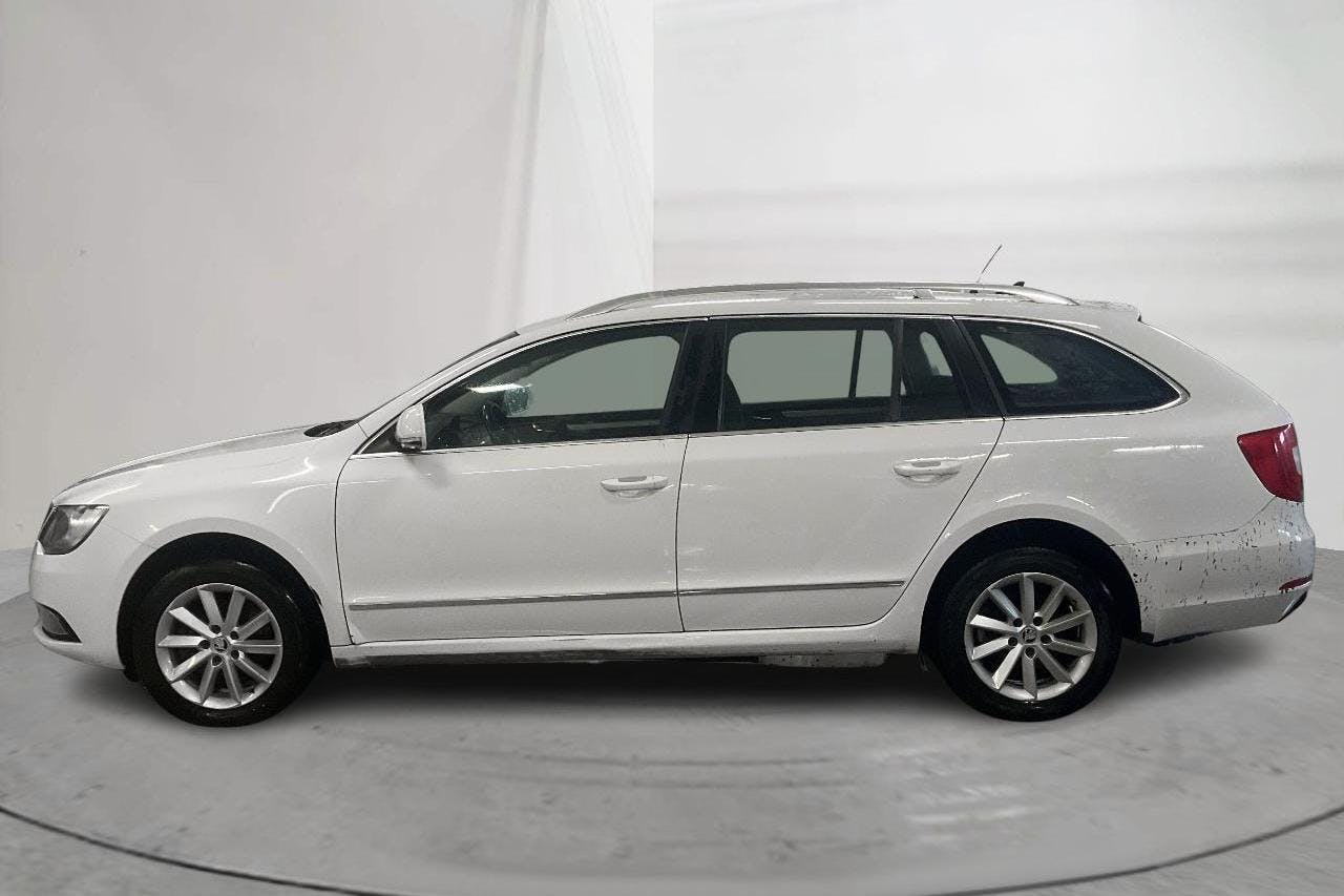 Skoda Superb 2.0 TDI 4X4 Kombi (140hk) - 29 300 mil - Manuell - vit - 2014