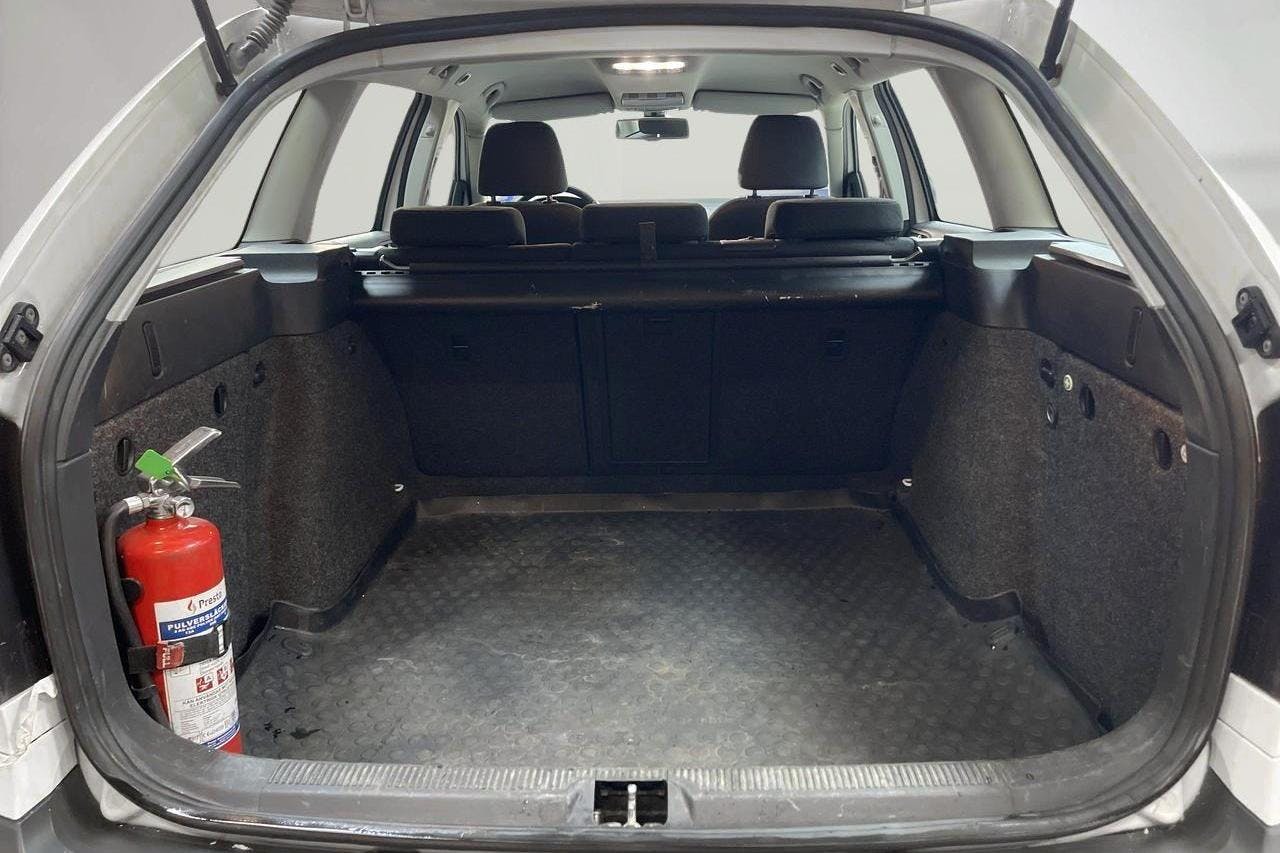 Skoda Octavia Scout II 2.0 TDI 4X4 (140hk) - 21 861 mil - Manuell - vit - 2012