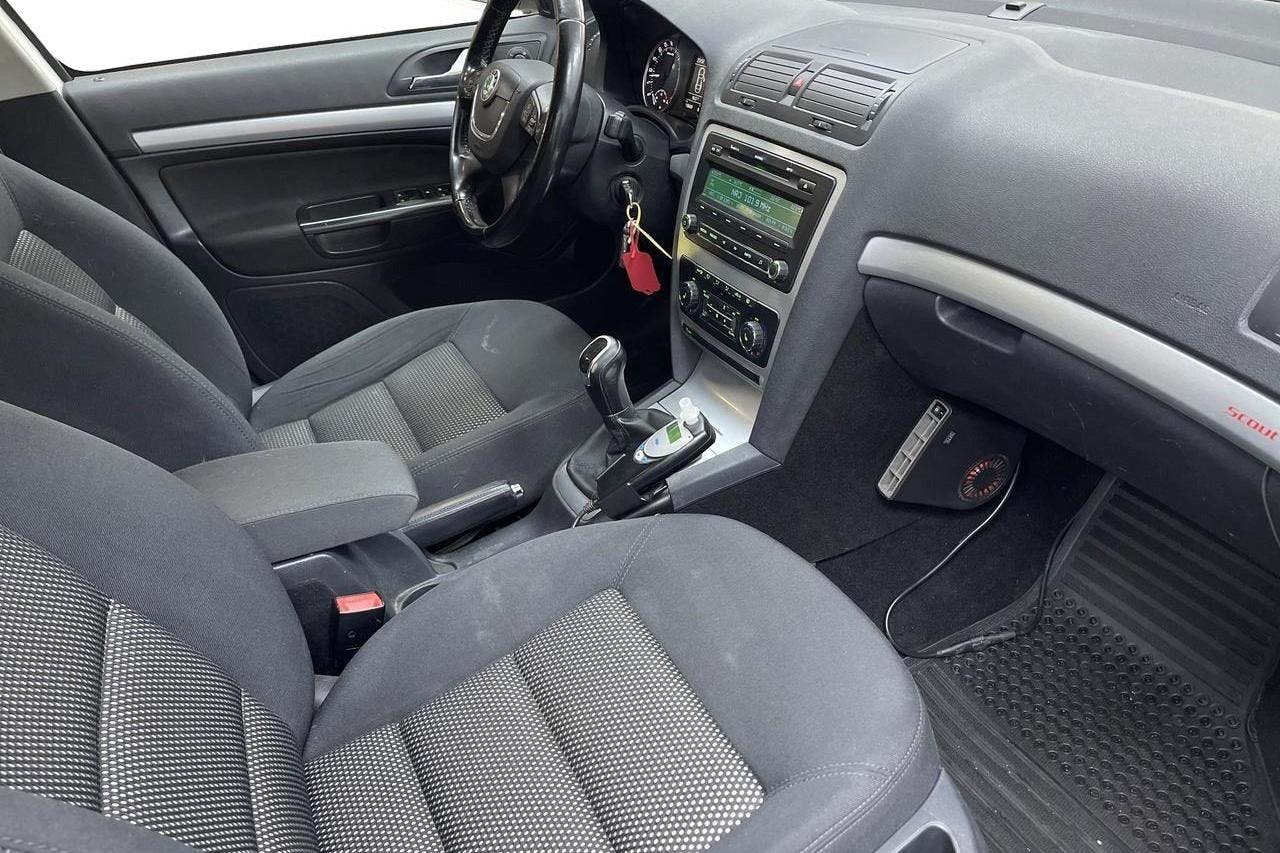 Skoda Octavia Scout II 2.0 TDI 4X4 (140hk) - 21 861 mil - Manuell - vit - 2012