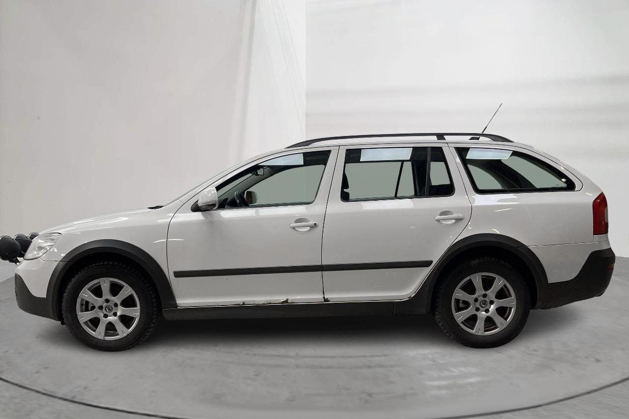 Skoda Octavia Scout II 2.0 TDI 4X4 (140hk) - 21 861 mil - Manuell - vit - 2012