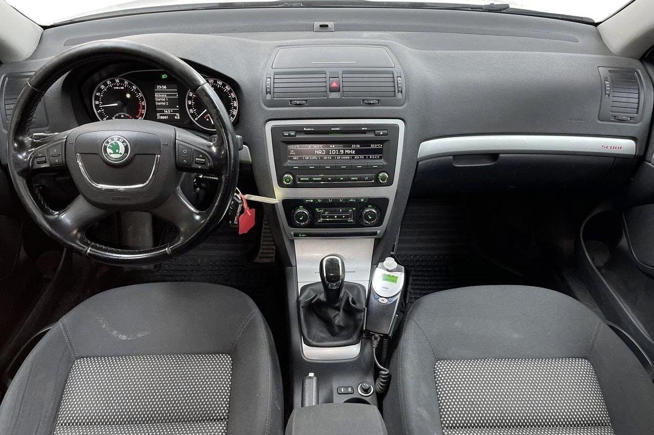 Skoda Octavia Scout II 2.0 TDI 4X4 (140hk) - 21 861 mil - Manuell - vit - 2012