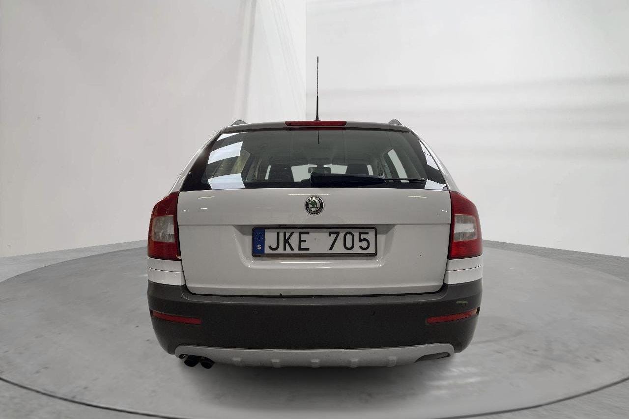 Skoda Octavia Scout II 2.0 TDI 4X4 (140hk) - 21 861 mil - Manuell - vit - 2012