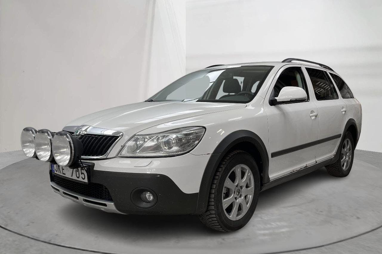 Skoda Octavia Scout II 2.0 TDI 4X4 (140hk) - 21 861 mil - Manuell - vit - 2012