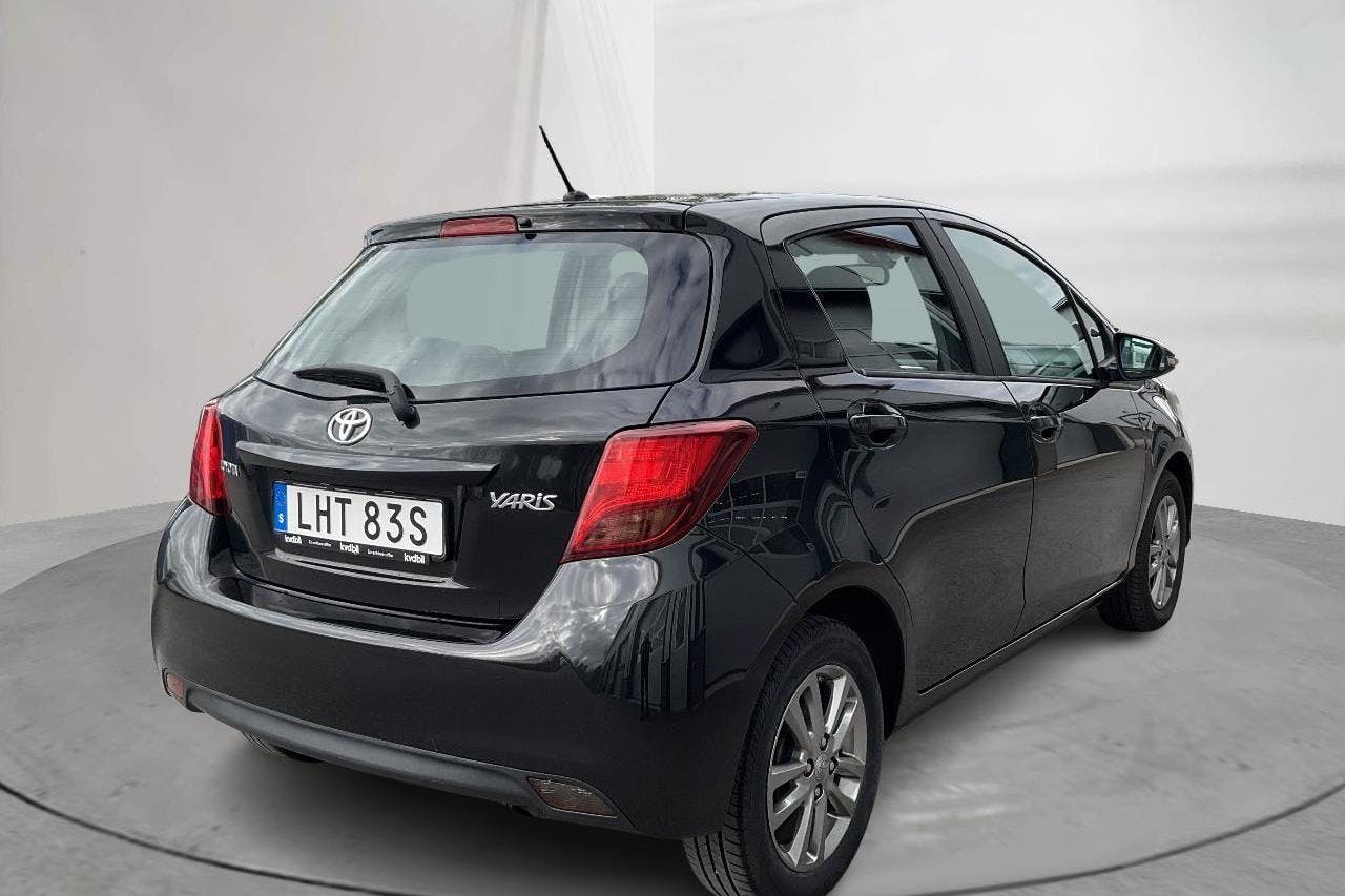Toyota Yaris 1.33 5dr (100hk) - 3 970 mil - Manuell - svart - 2015