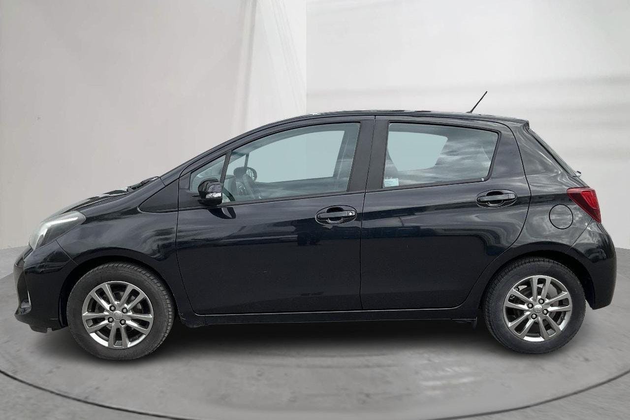Toyota Yaris 1.33 5dr (100hk) - 3 970 mil - Manuell - svart - 2015