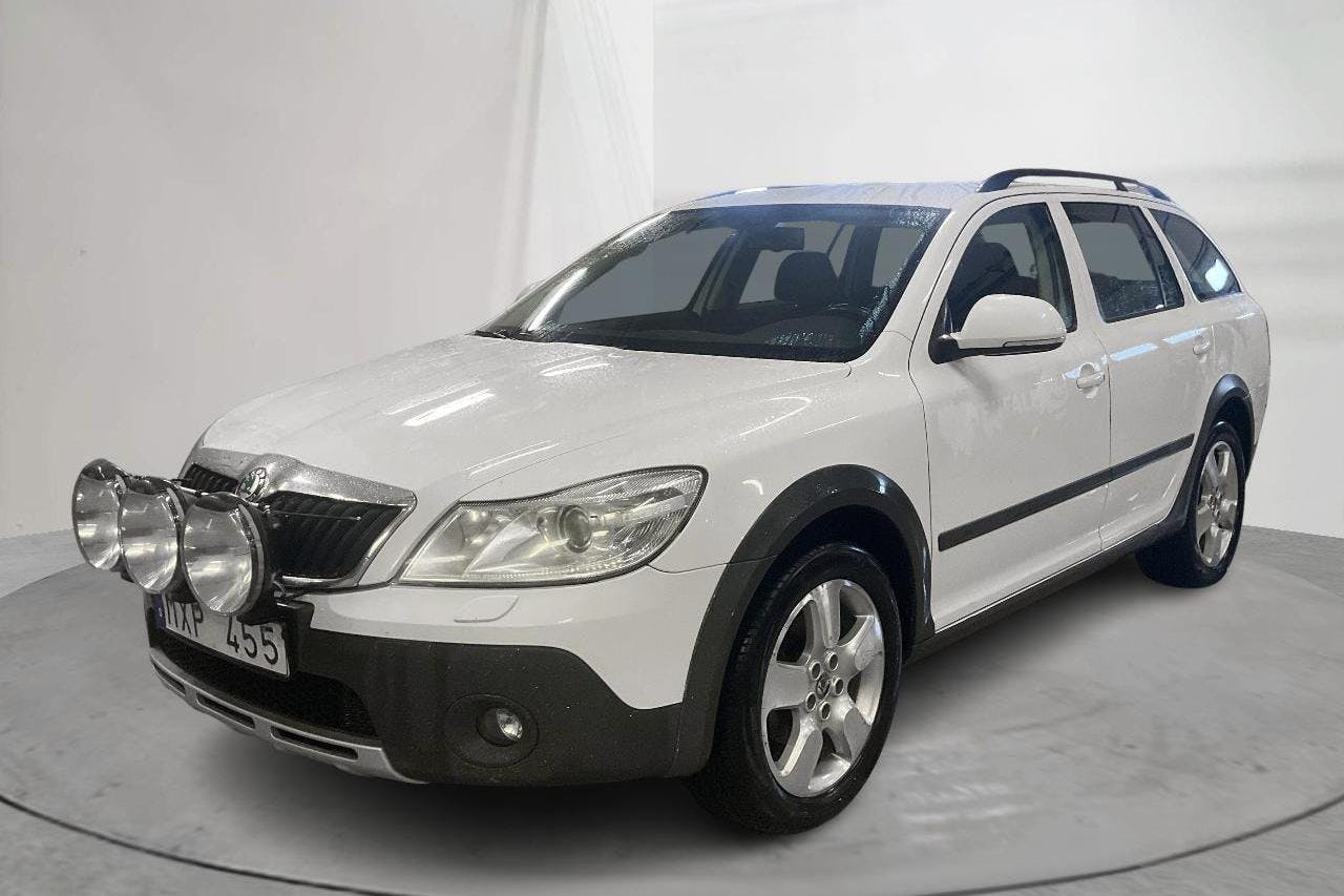 Skoda Octavia Scout II 2.0 TDI 4X4 (140hk) - 28 232 mil - Manuell - vit - 2013
