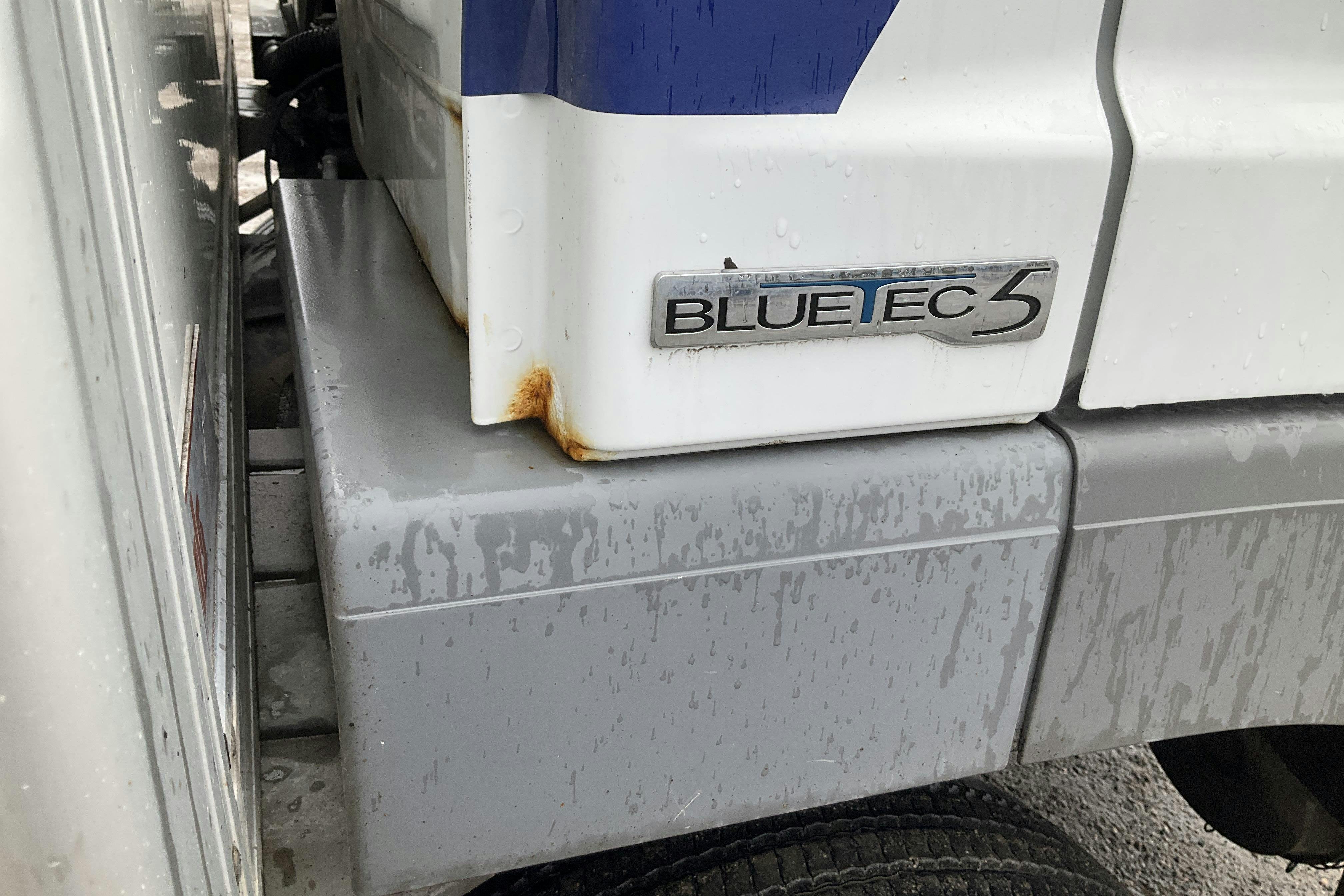 MERCEDES ATEGO 1224 L - 909 621 km - Manuell - vit - 2011