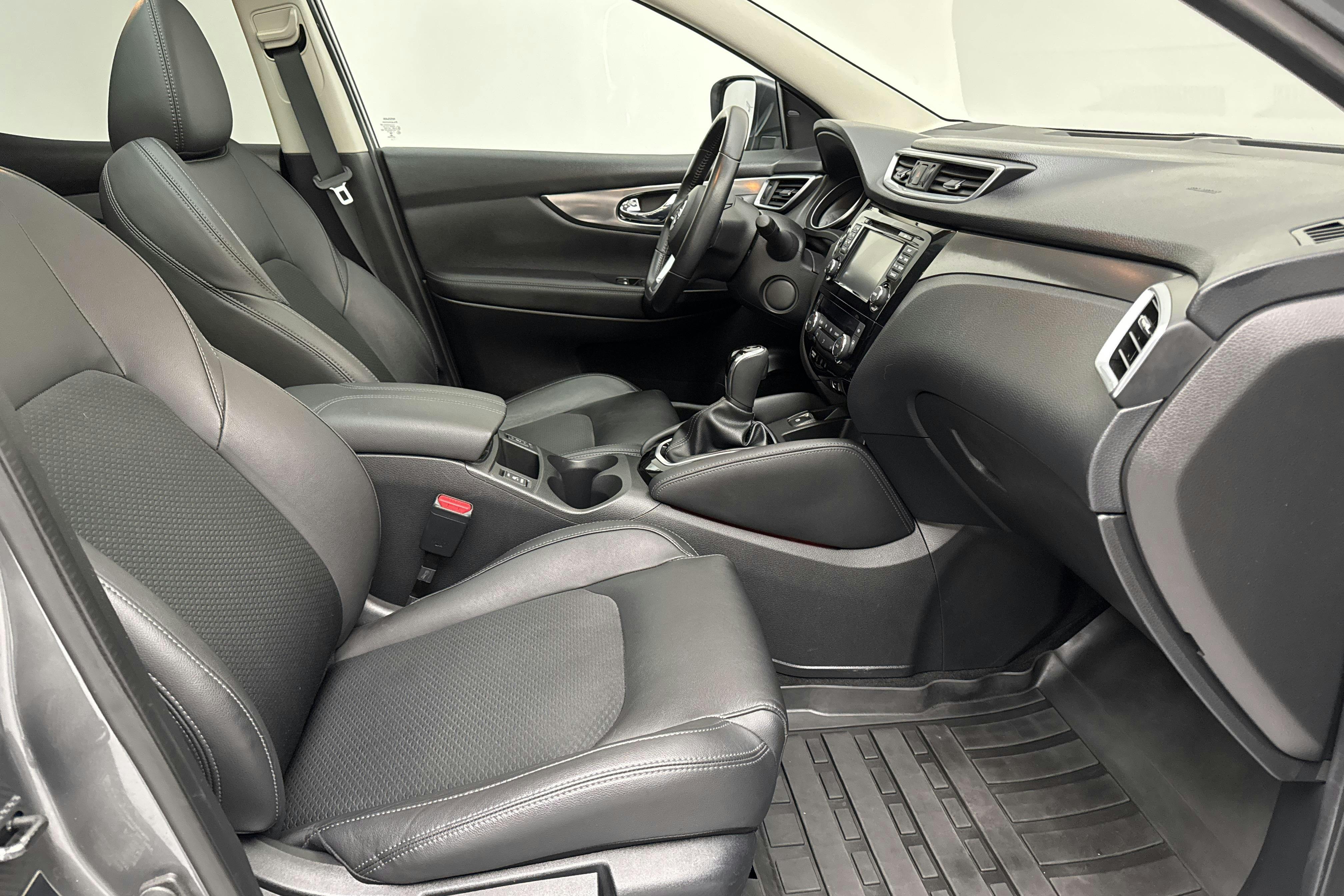 Nissan Qashqai 1.2 DIG-T (115hk) - 2 966 mil - Automat - grå - 2017