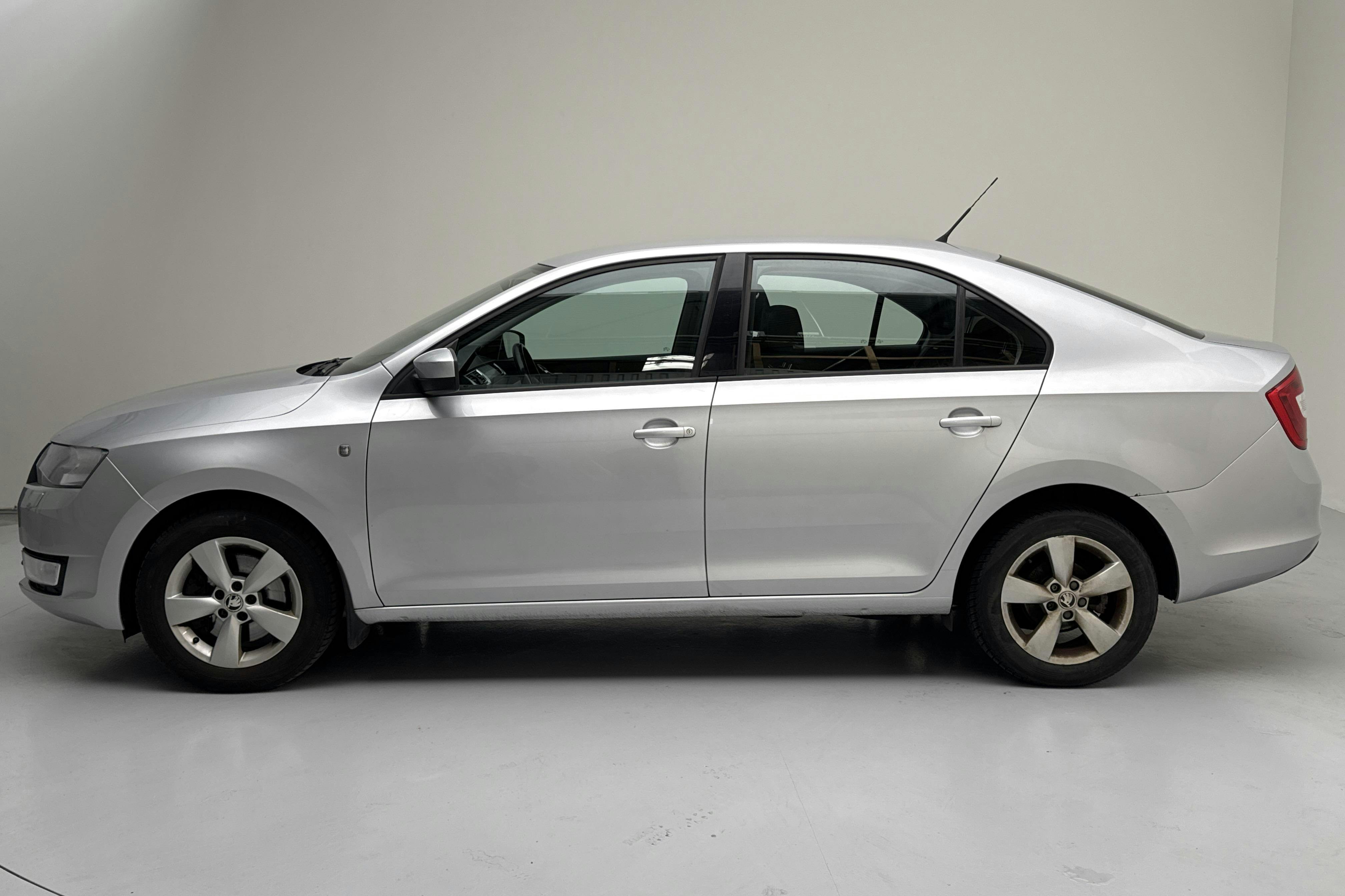 Skoda Rapid 1.2 TSI (105hk) - 17 816 mil - Manuell - silver - 2014