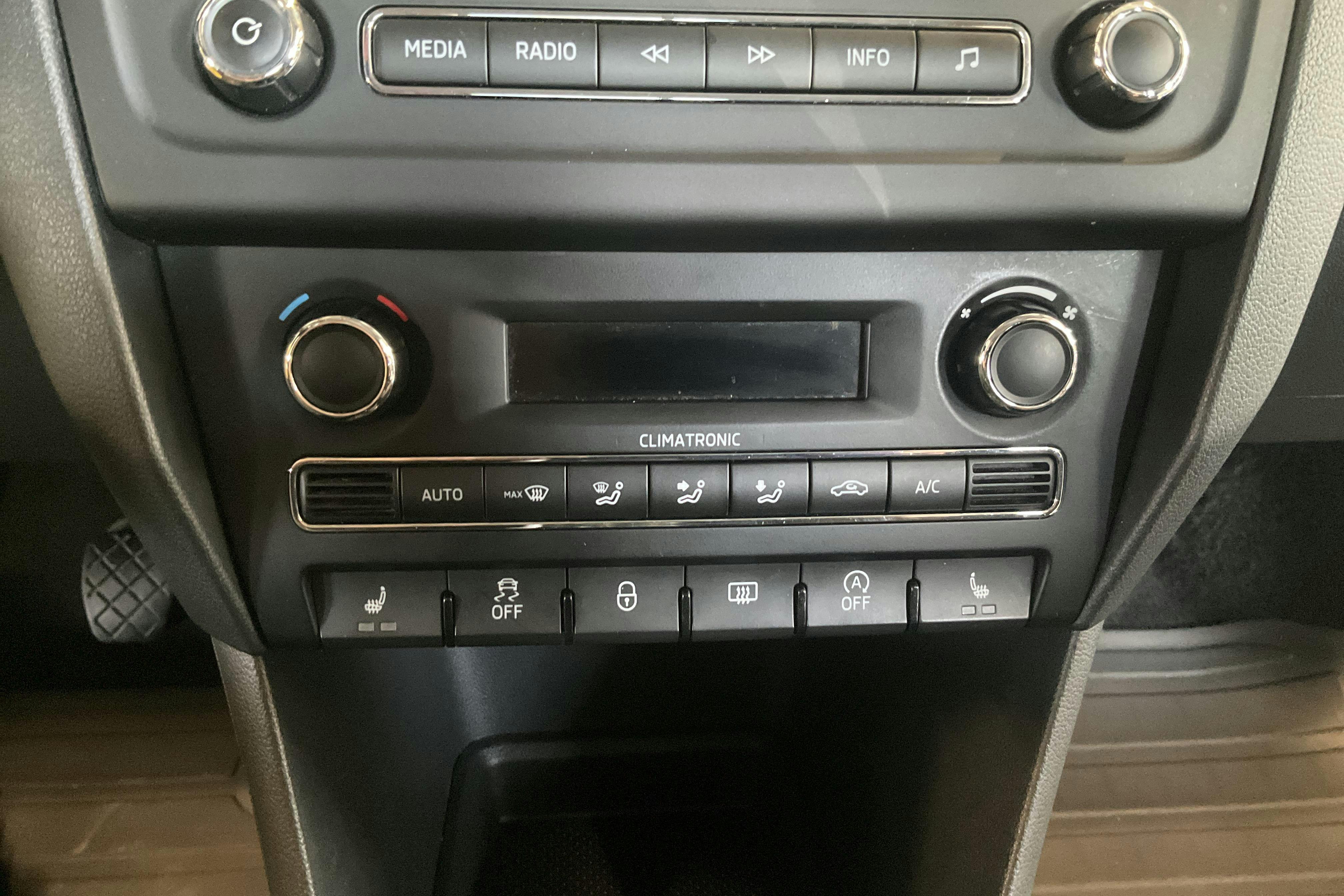 Skoda Rapid 1.2 TSI (105hk) - 17 816 mil - Manuell - silver - 2014