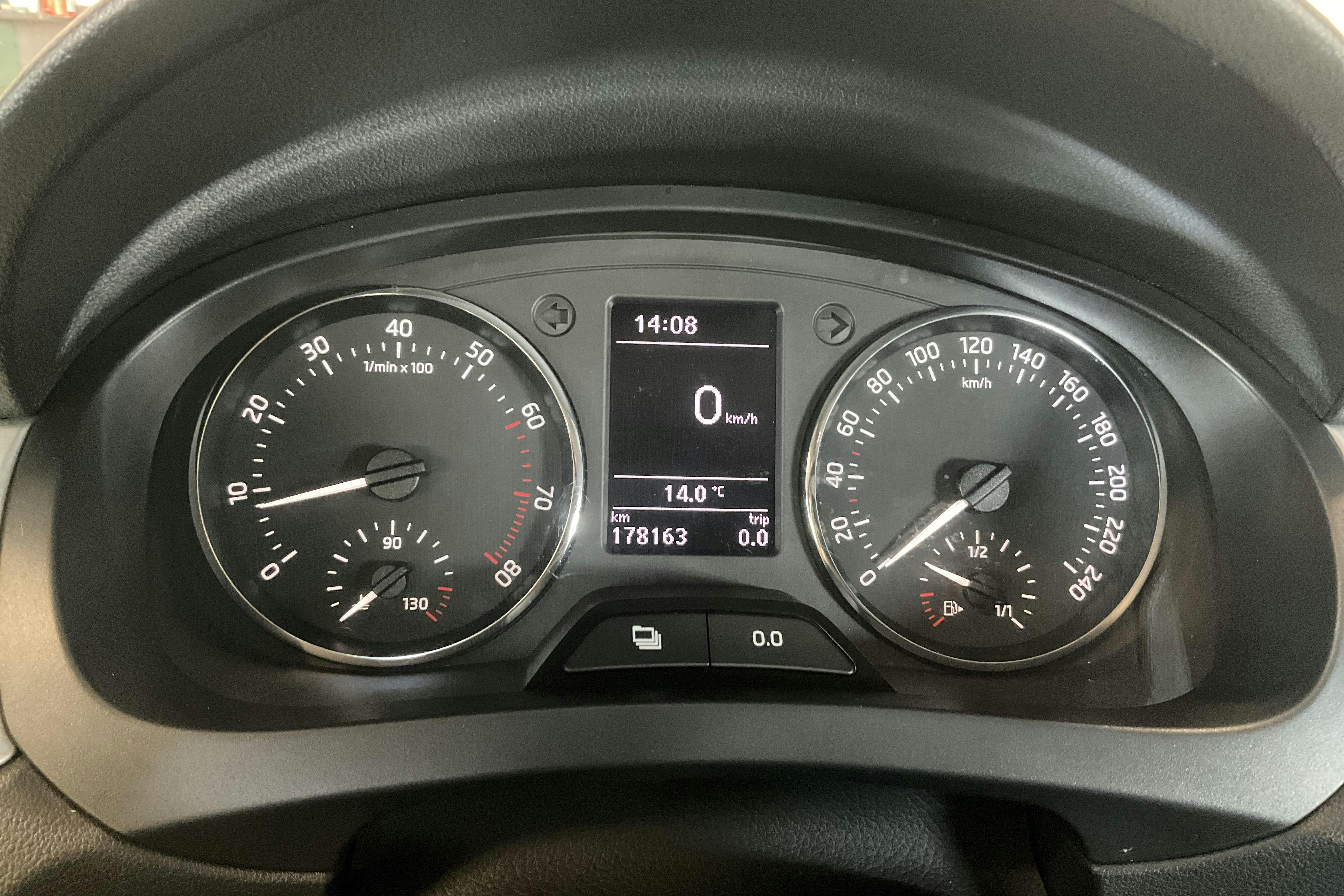 Skoda Rapid 1.2 TSI (105hk) - 17 816 mil - Manuell - silver - 2014
