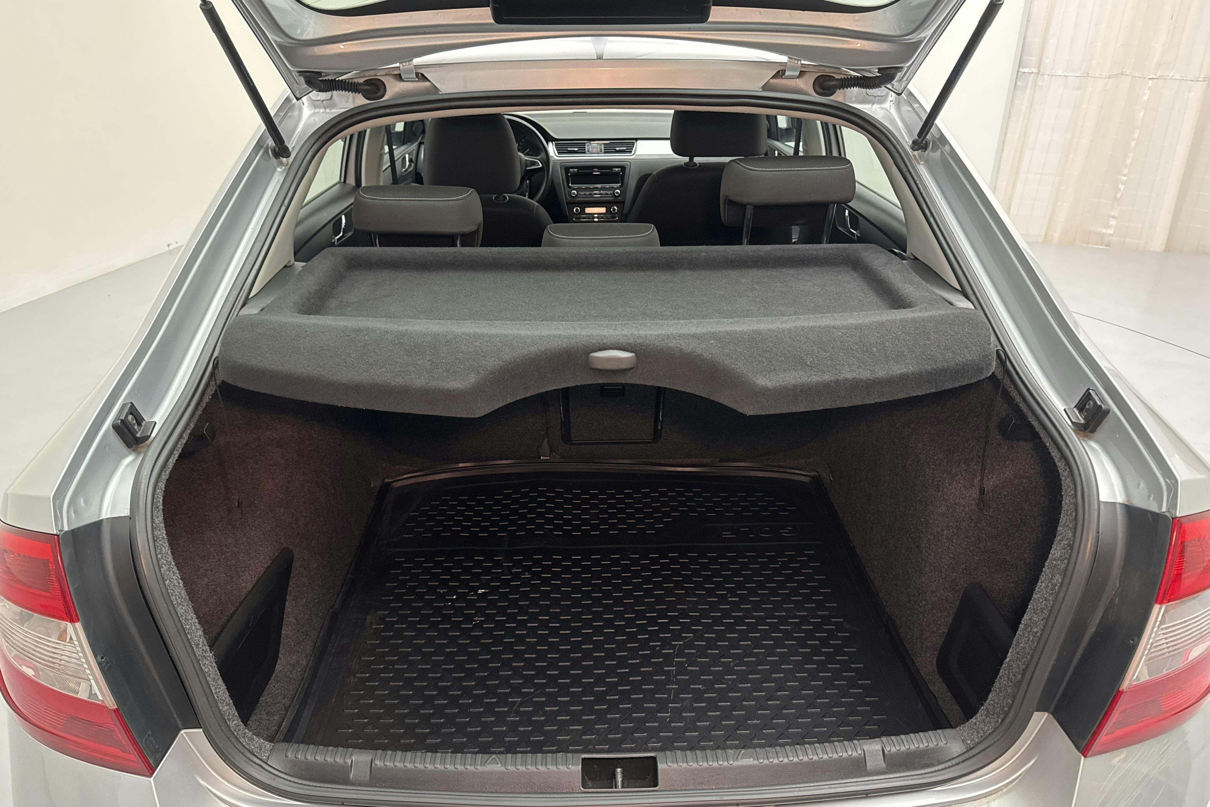 Skoda Rapid 1.2 TSI (105hk) - 17 816 mil - Manuell - silver - 2014