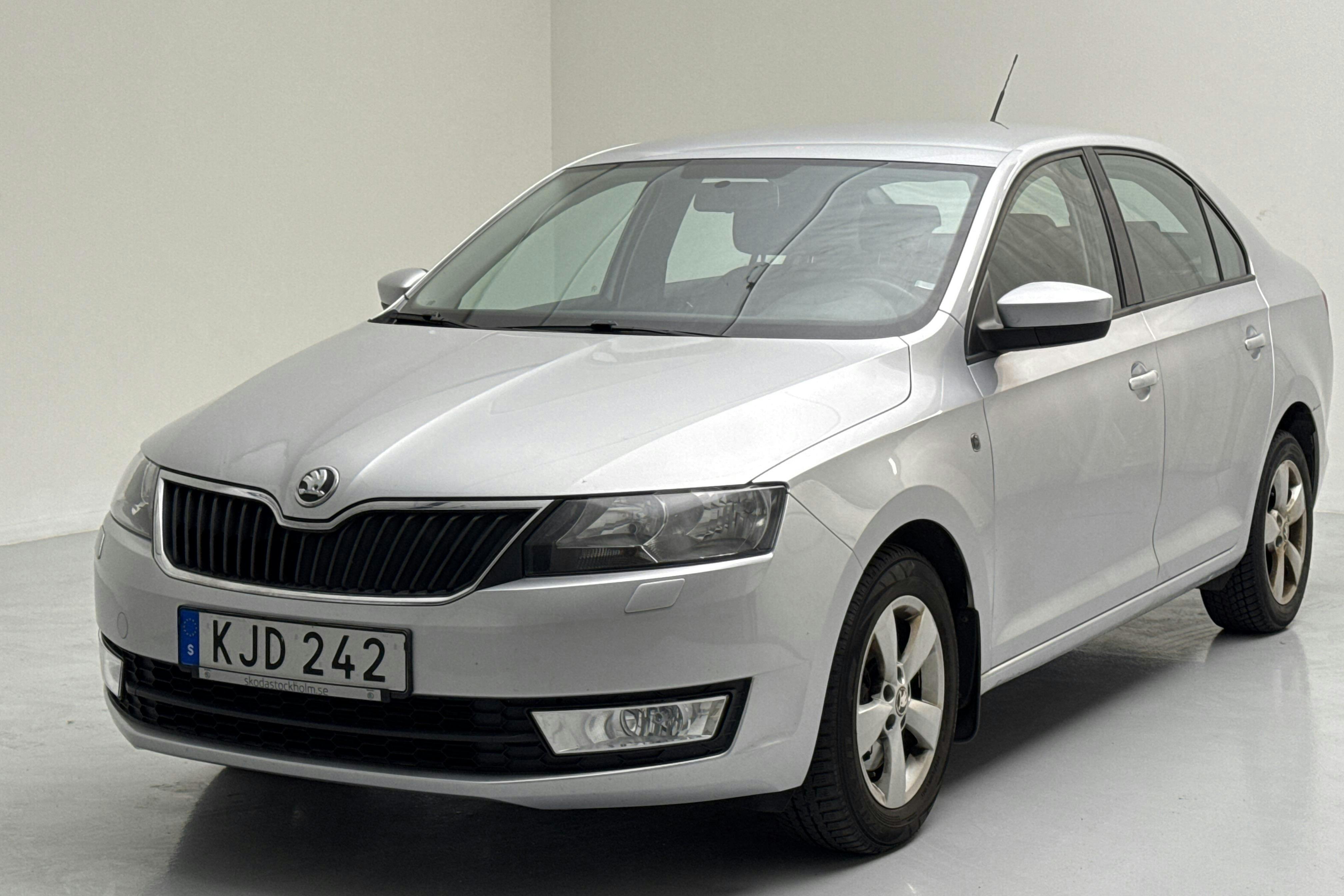 Skoda Rapid 1.2 TSI (105hk) - 17 816 mil - Manuell - silver - 2014
