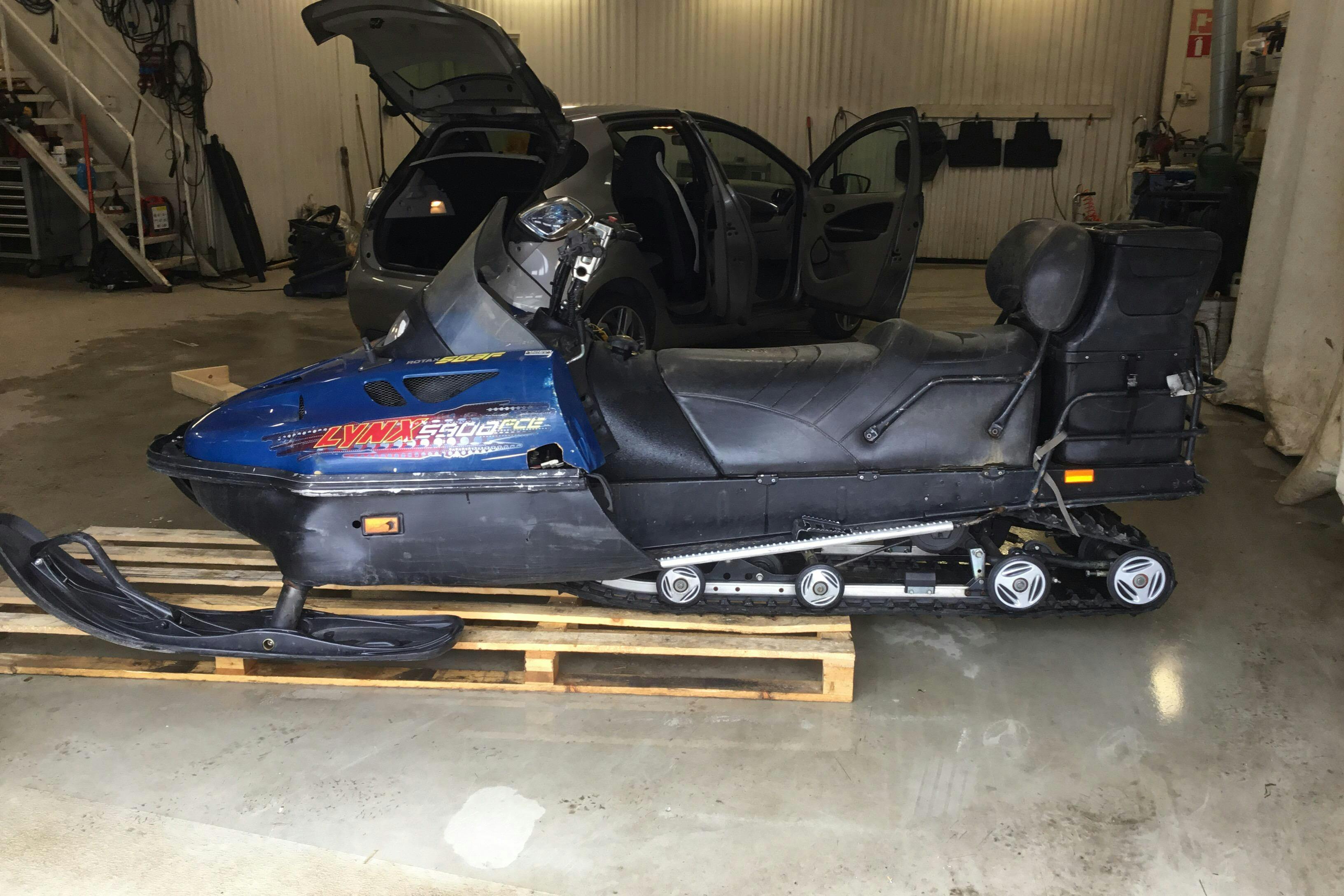 LYNX GLX 5900 FCE Snöskoter - 343 mil - Automat - blå - 2006
