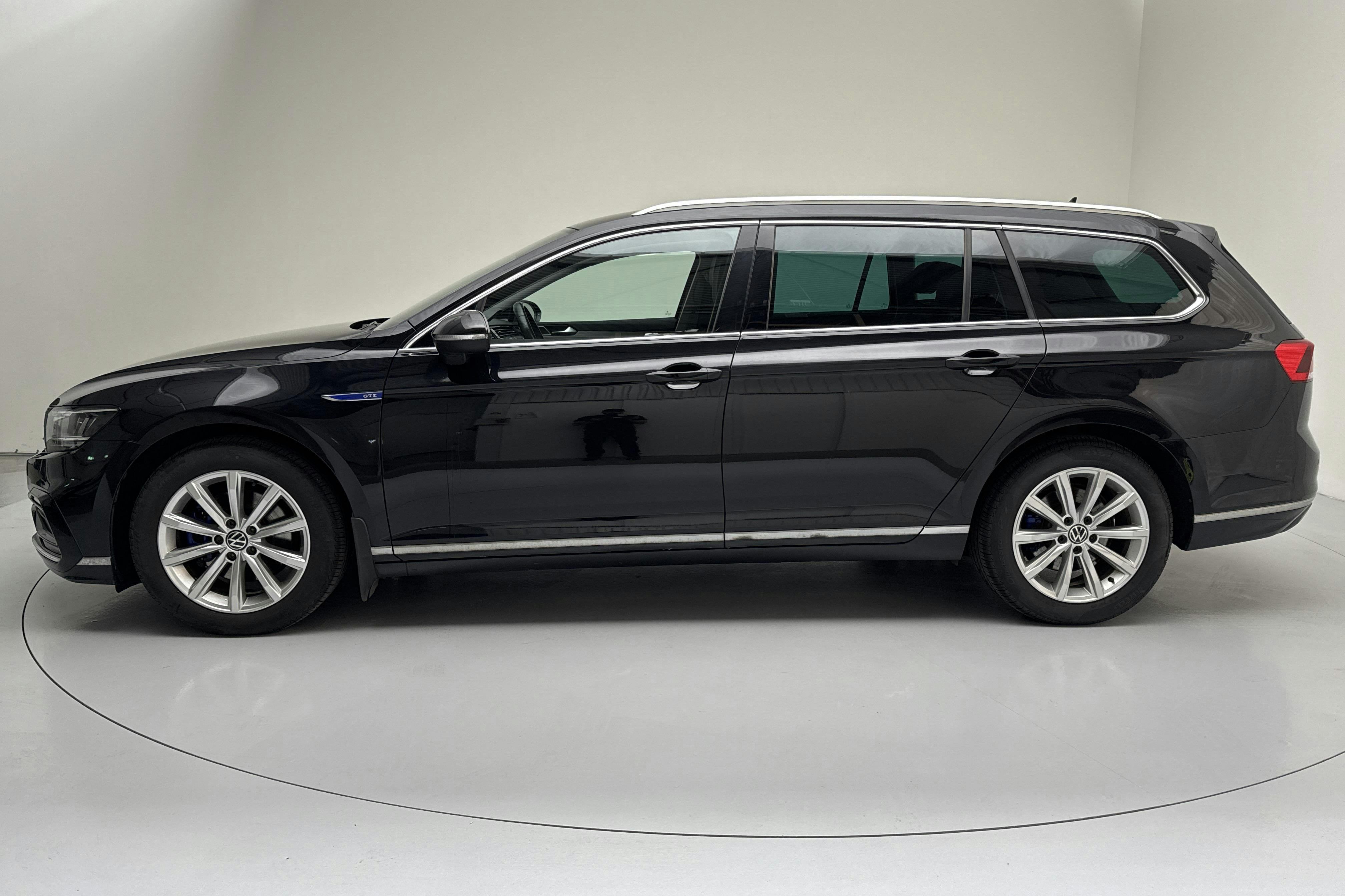 VW Passat 1.4 GTE Sportscombi (218hk) - 12 214 mil - Automat - svart - 2022