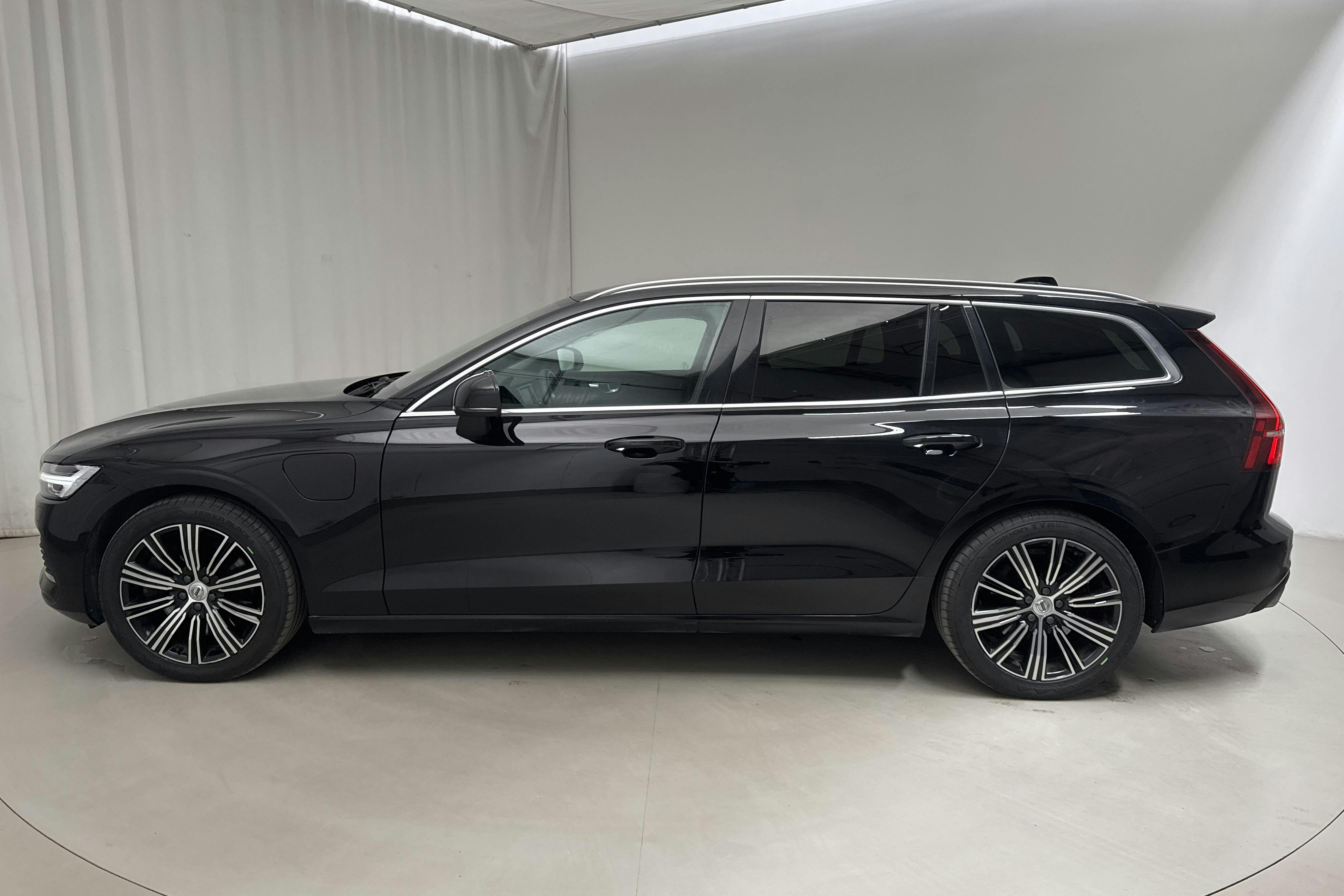 Volvo V60 T6 AWD Twin Engine (340hk) - 5 689 mil - Automat - svart - 2022