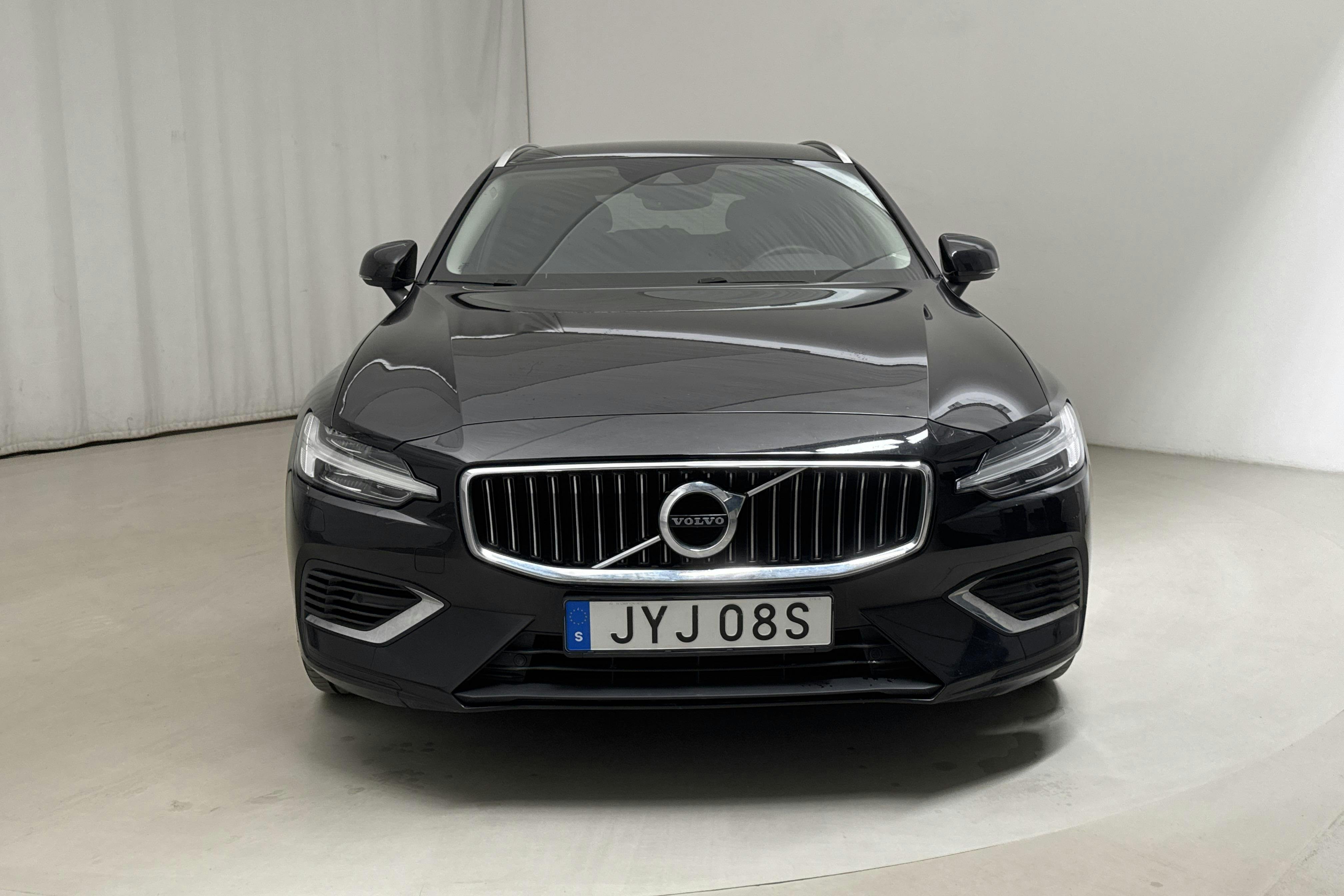 Volvo V60 T6 AWD Twin Engine (340hk) - 5 689 mil - Automat - svart - 2022