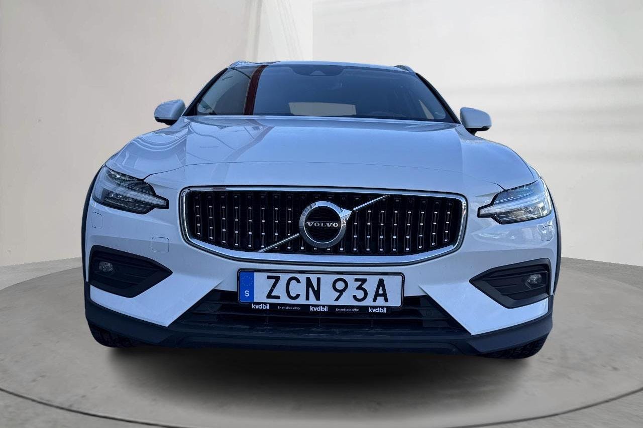 Volvo V60 D4 Cross Country AWD (190hk) - 173 970 km - Automaatne - valge - 2020