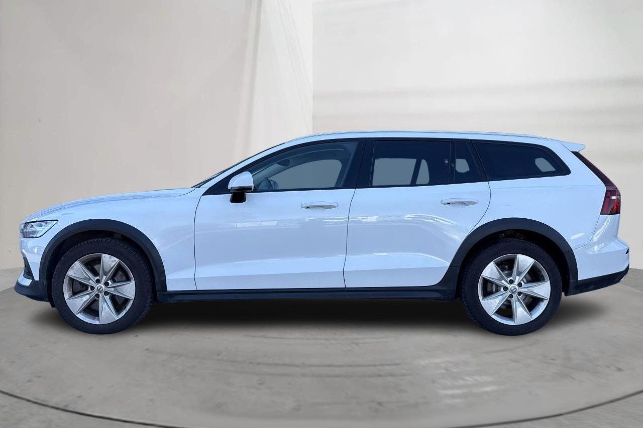 Volvo V60 D4 Cross Country AWD (190hk) - 173 970 km - Automaatne - valge - 2020