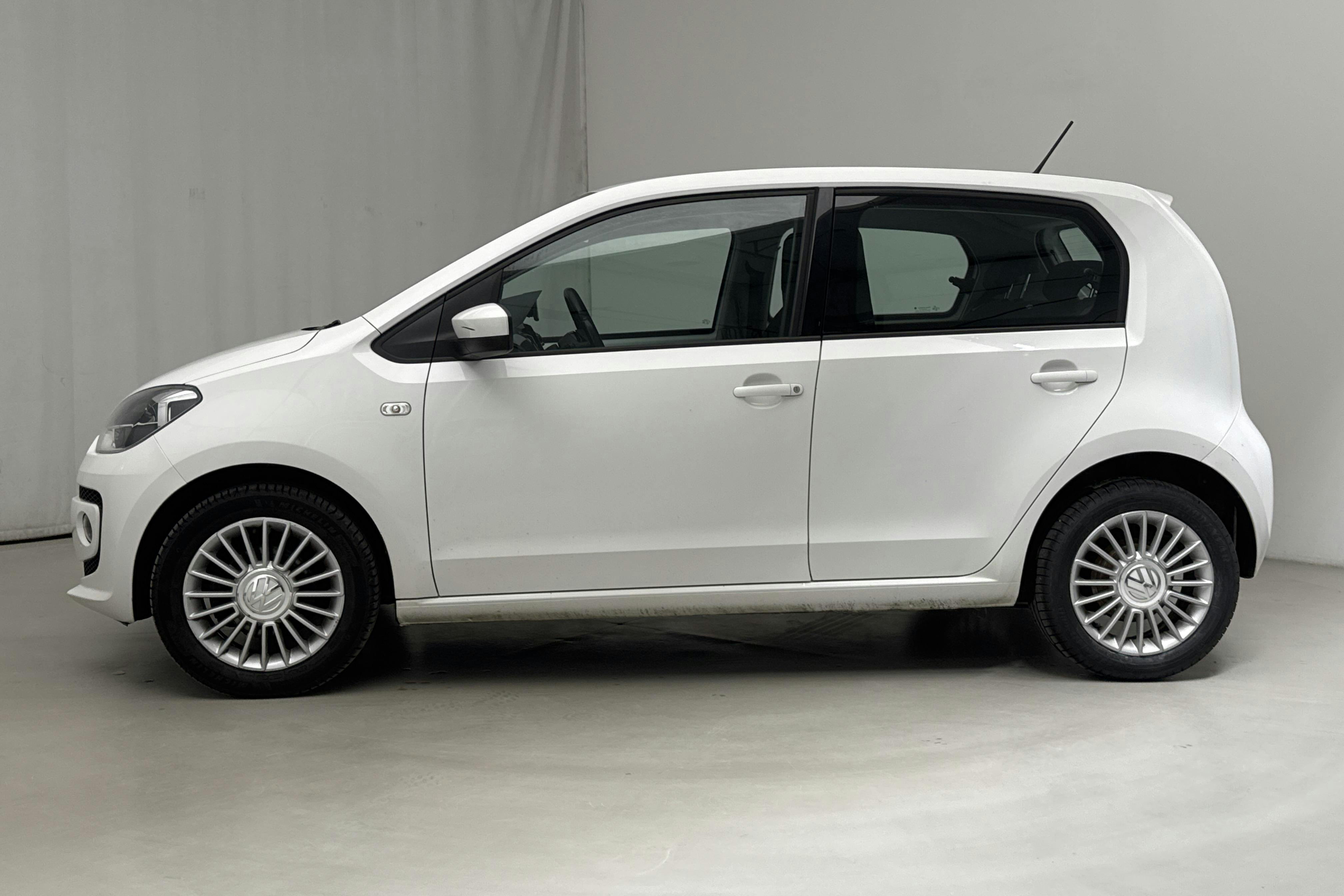 VW up! 1.0 5dr CNG (68hk) - 11 514 mil - Manuell - vit - 2016