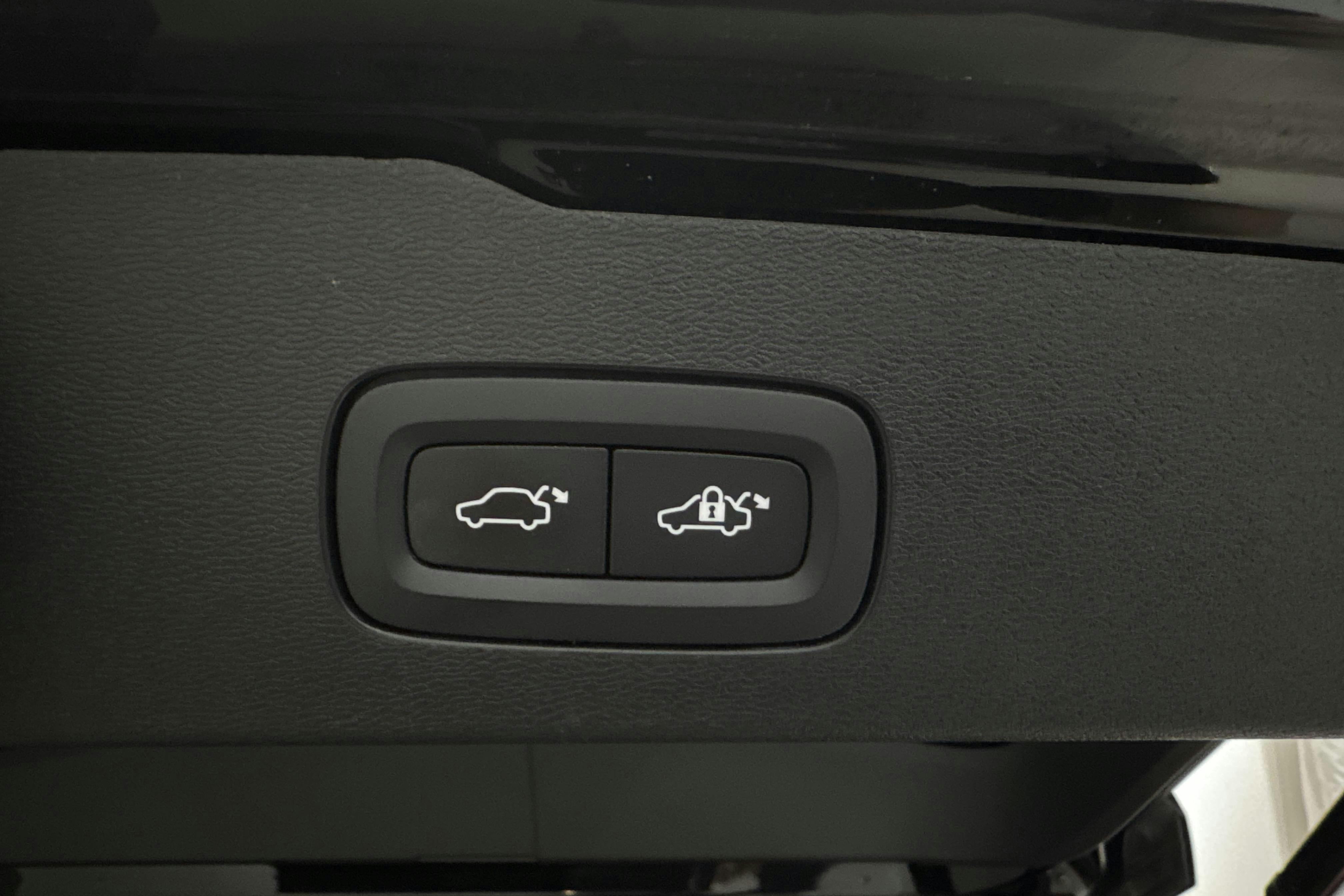 Volvo V60 B4 Mildhybrid, Diesel (197hk) - 12 376 mil - Automat - svart - 2022