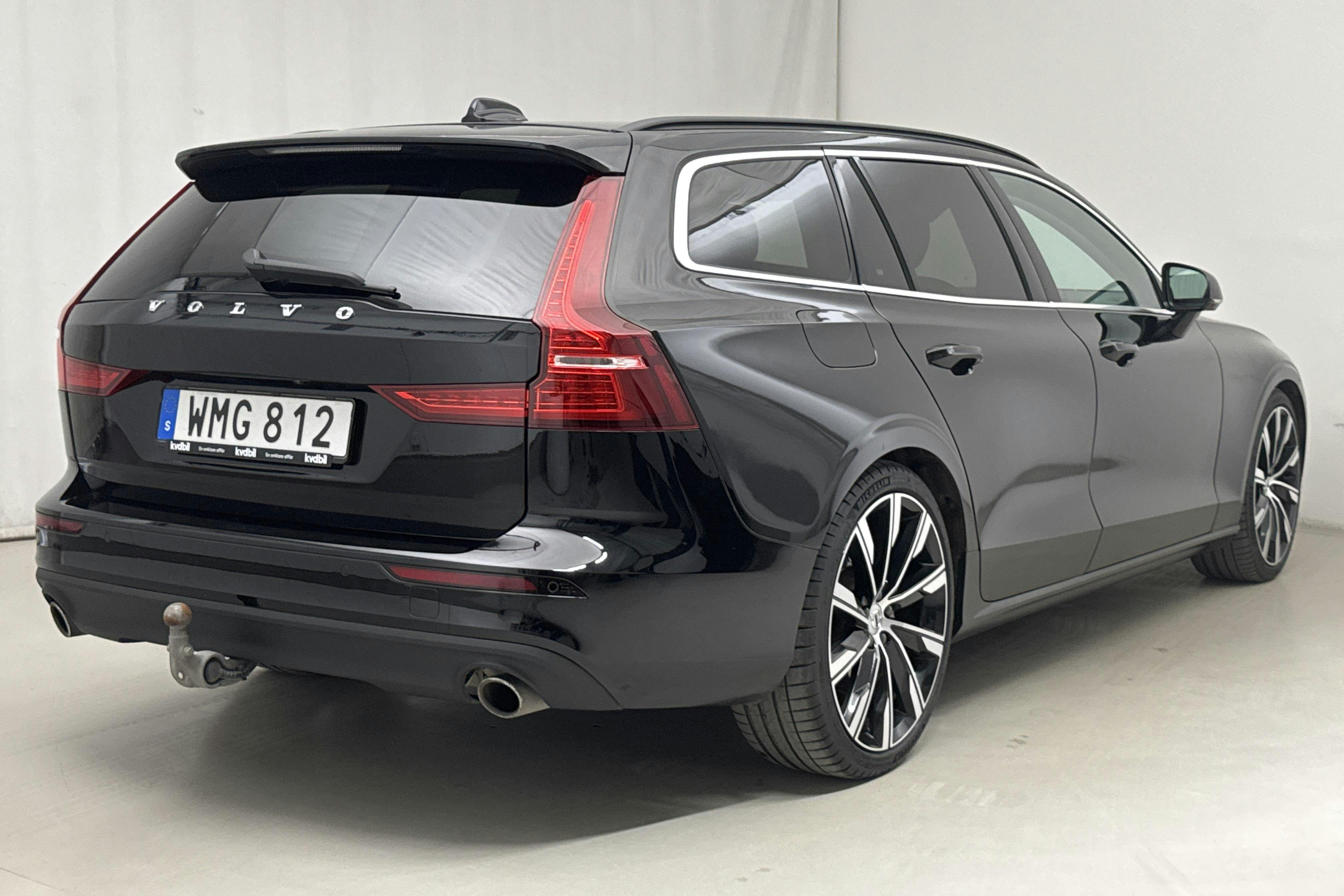 Volvo V60 B4 Mildhybrid, Diesel (197hk) - 12 376 mil - Automat - svart - 2022