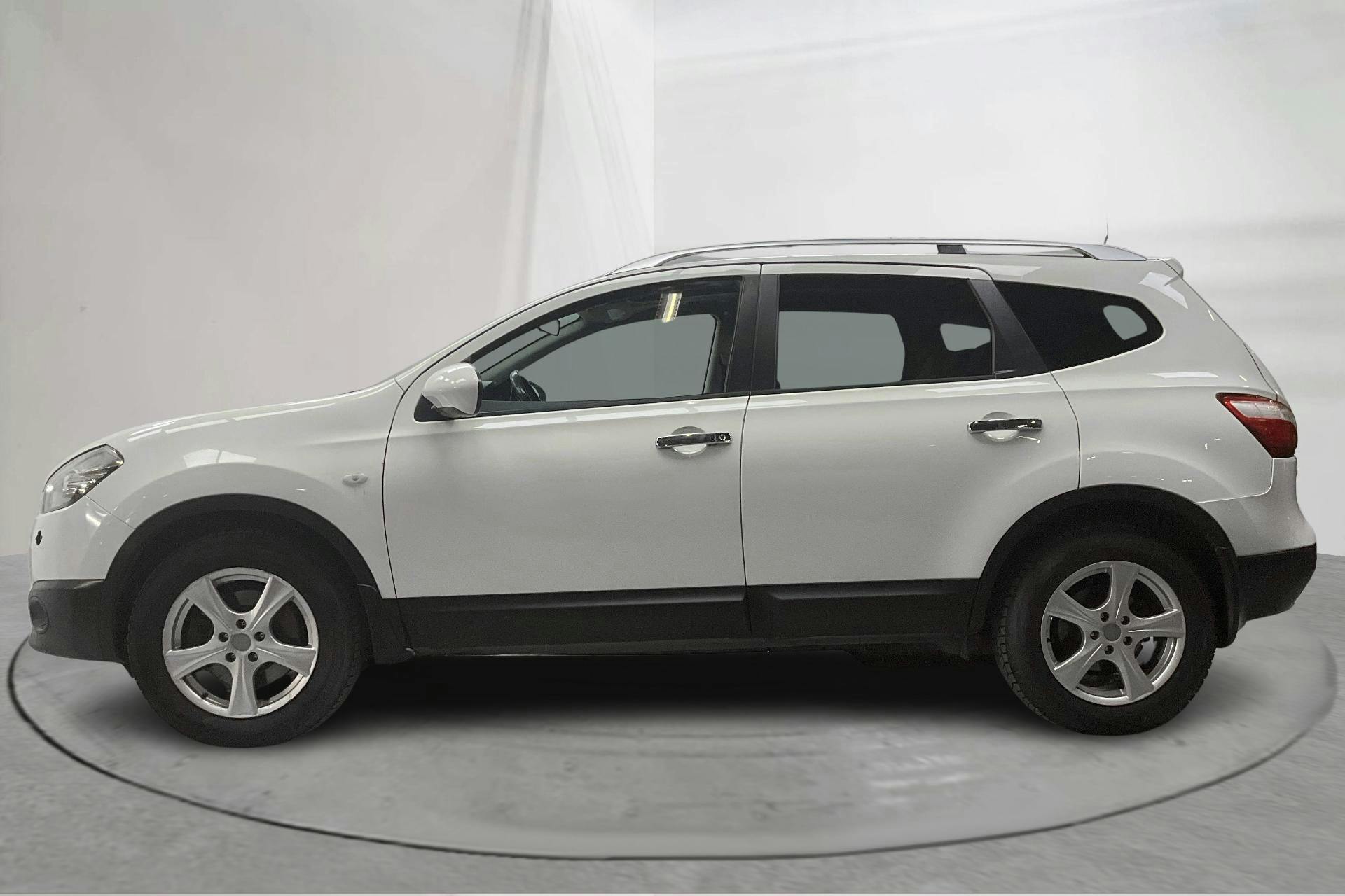 Presentationsfoto 2 av 17: Nissan Qashqai+2 2.0 dCi 4x4 (150hk) - 21 615 mil - Automat - vit - 2010