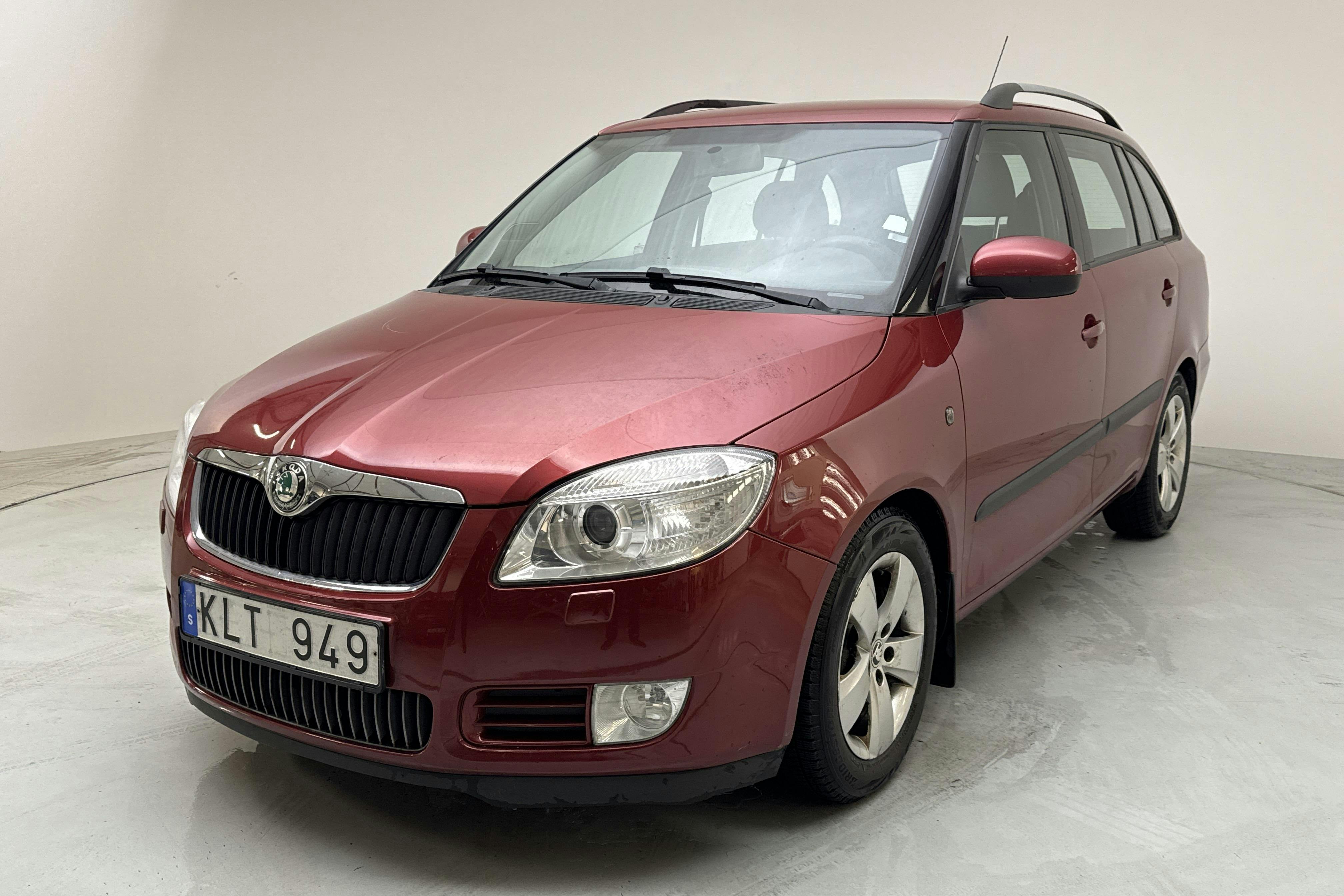Skoda Fabia 1.4 TDI GreenLine Combi (80hk) - 18 777 mil - Manuell - Dark Red - 2009