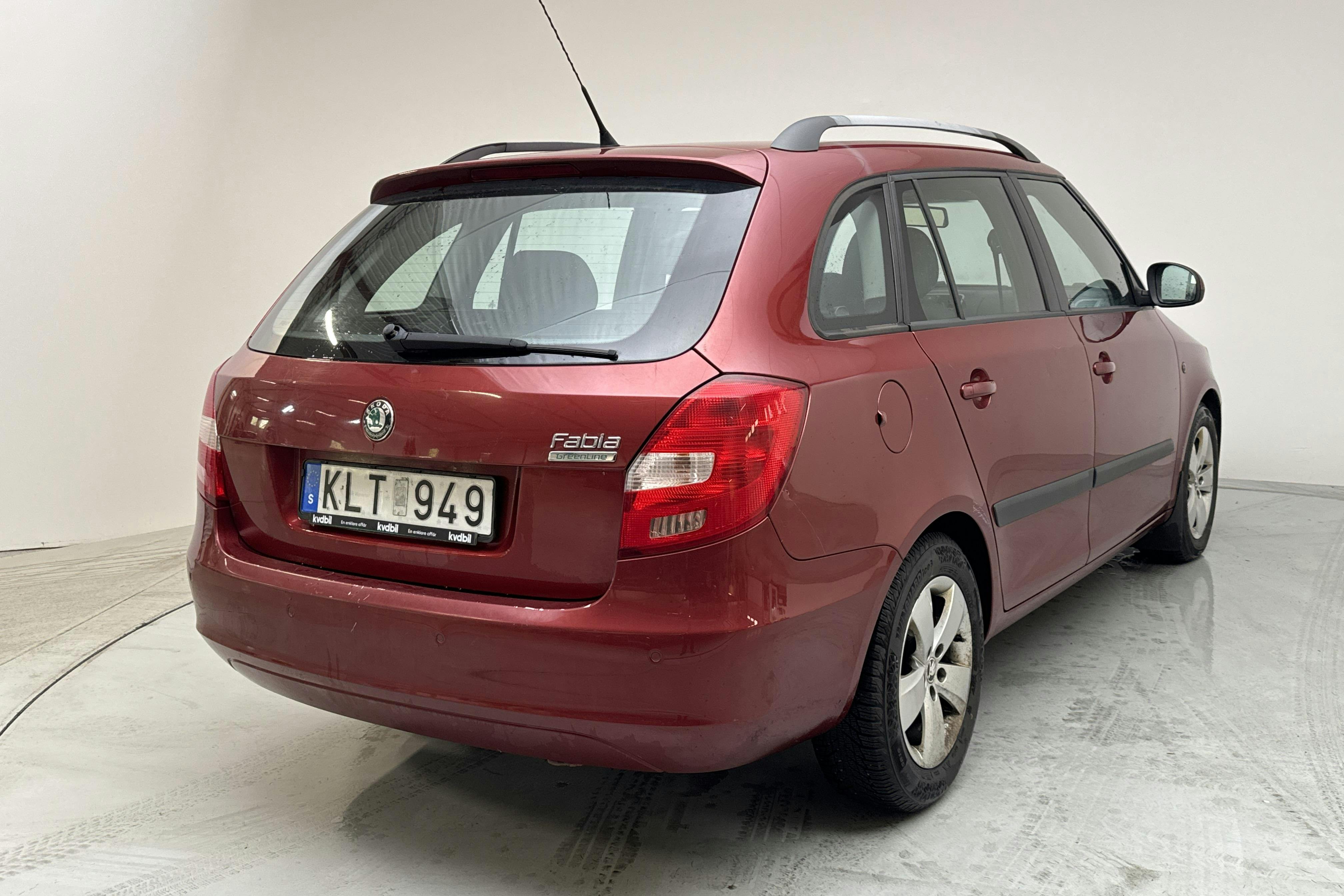 Skoda Fabia 1.4 TDI GreenLine Combi (80hk) - 18 777 mil - Manuell - Dark Red - 2009