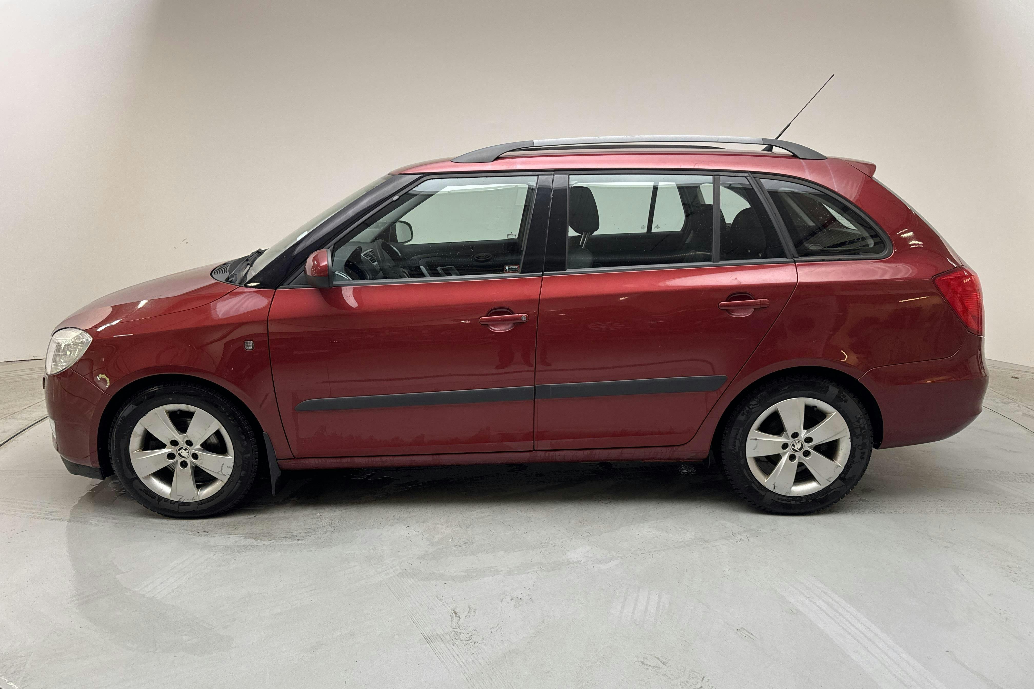 Skoda Fabia 1.4 TDI GreenLine Combi (80hk) - 18 777 mil - Manuell - Dark Red - 2009