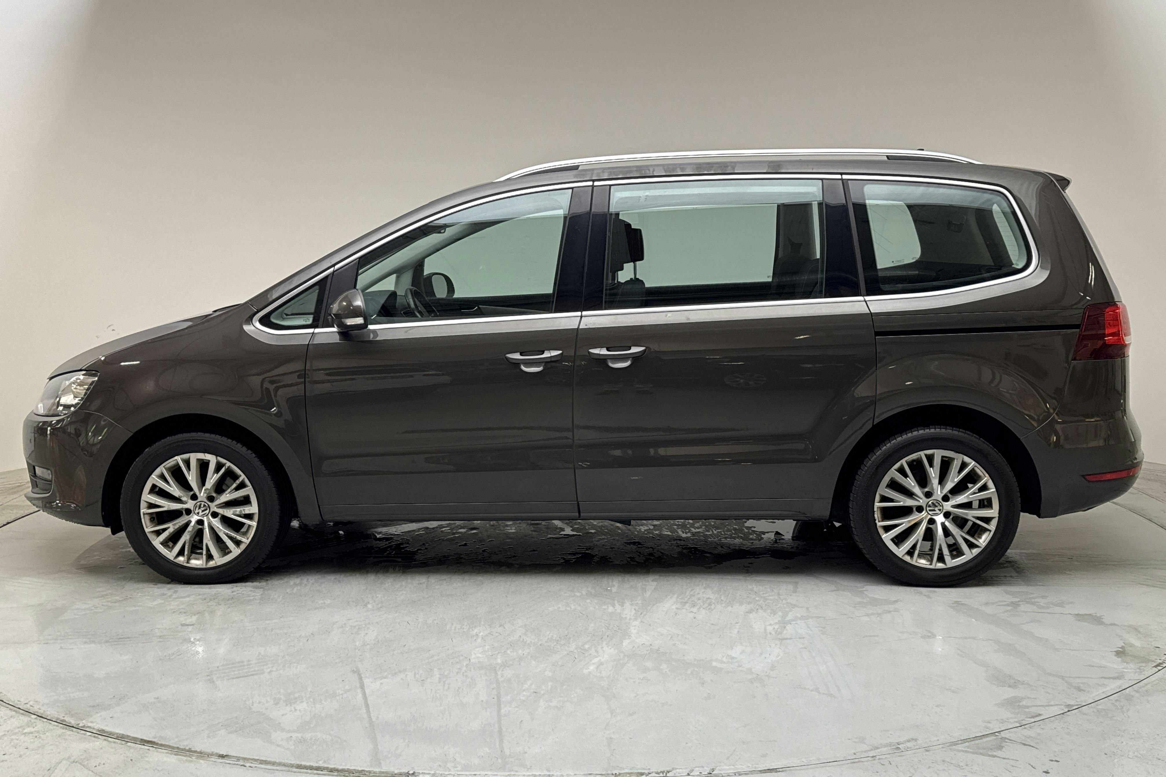 VW Sharan 2.0 TDI (150hk) - 21 544 mil - Automat - Dark Brown - 2016