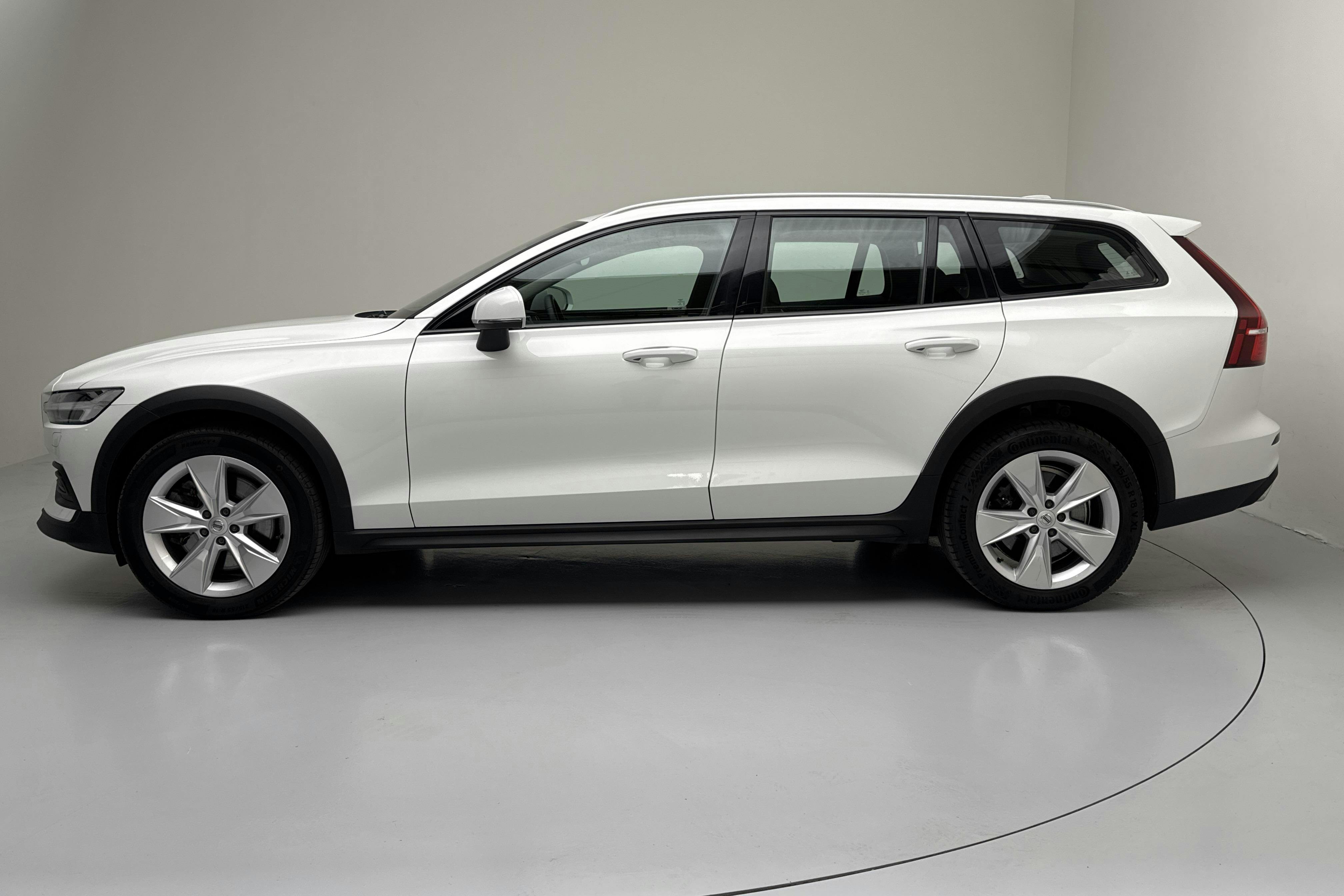 Volvo V60 B4 Cross Country AWD Mildhybrid, Diesel (197hk) - 5 088 mil - Automat - vit - 2022