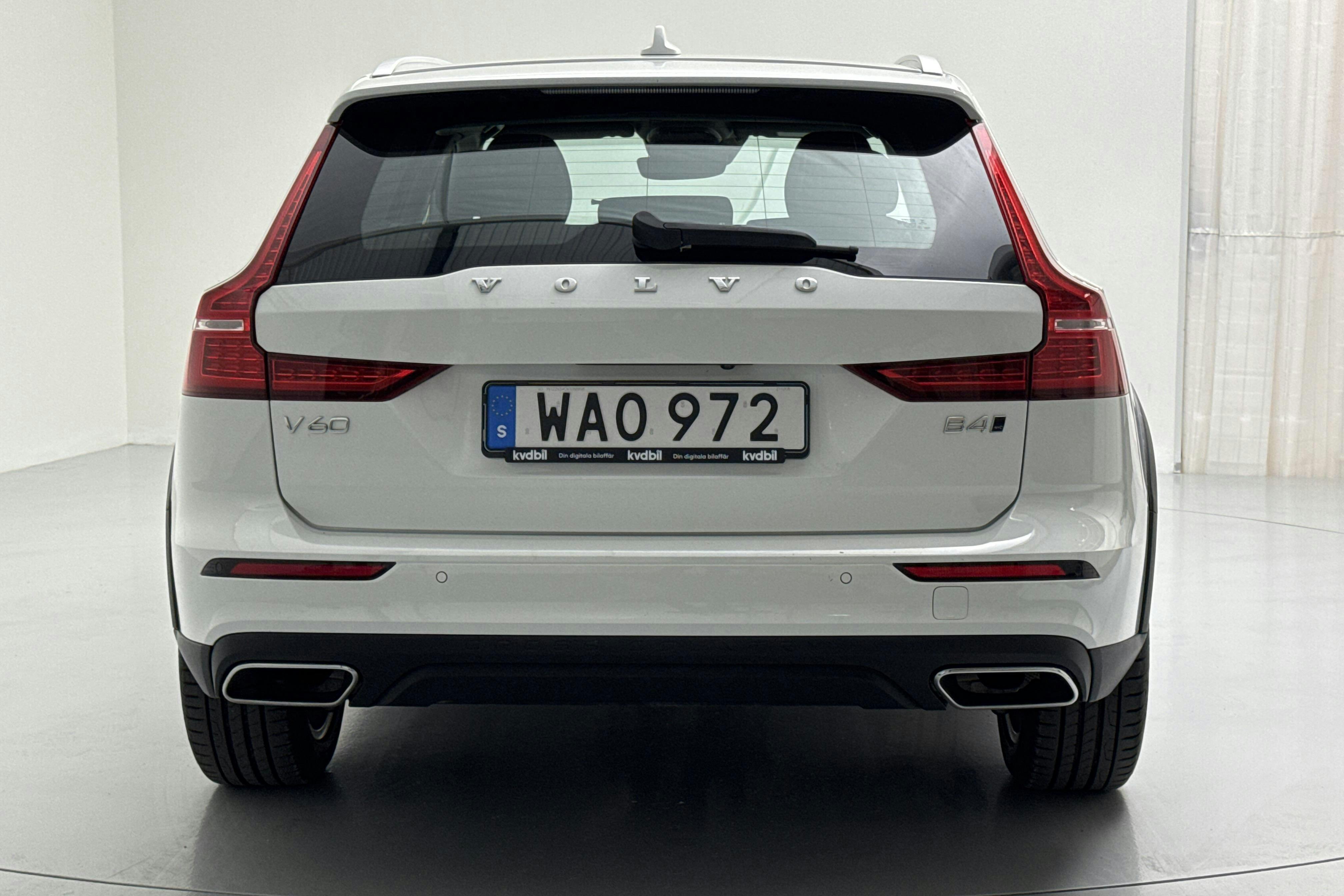 Volvo V60 B4 Cross Country AWD Mildhybrid, Diesel (197hk) - 5 088 mil - Automat - vit - 2022