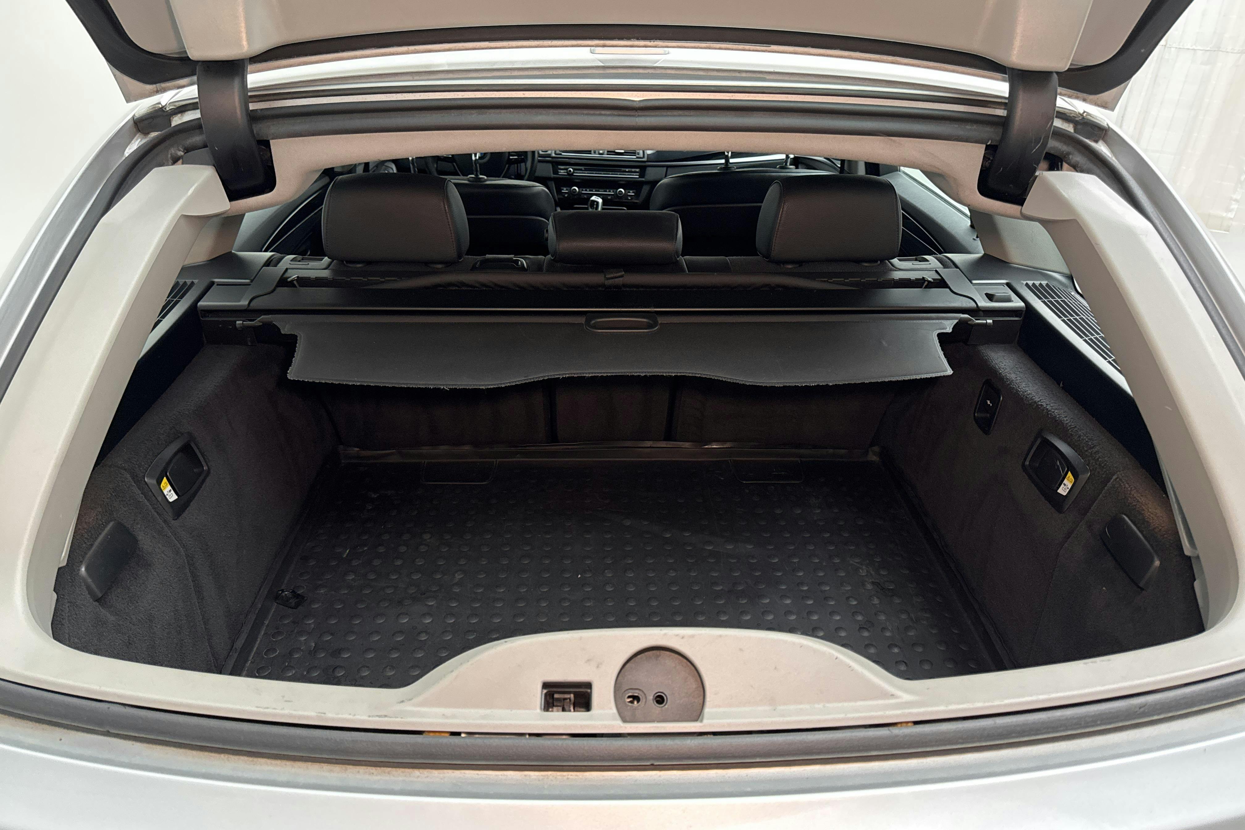 BMW 520d Touring, F11 (184hk) - 264 690 km - Automatic - Light Grey - 2013