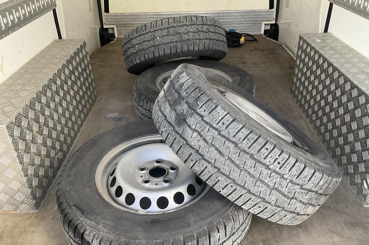 VW Crafter 35 2.0 TDI Skåp (177hk) - 31 083 mil - Automat - svart - 2018
