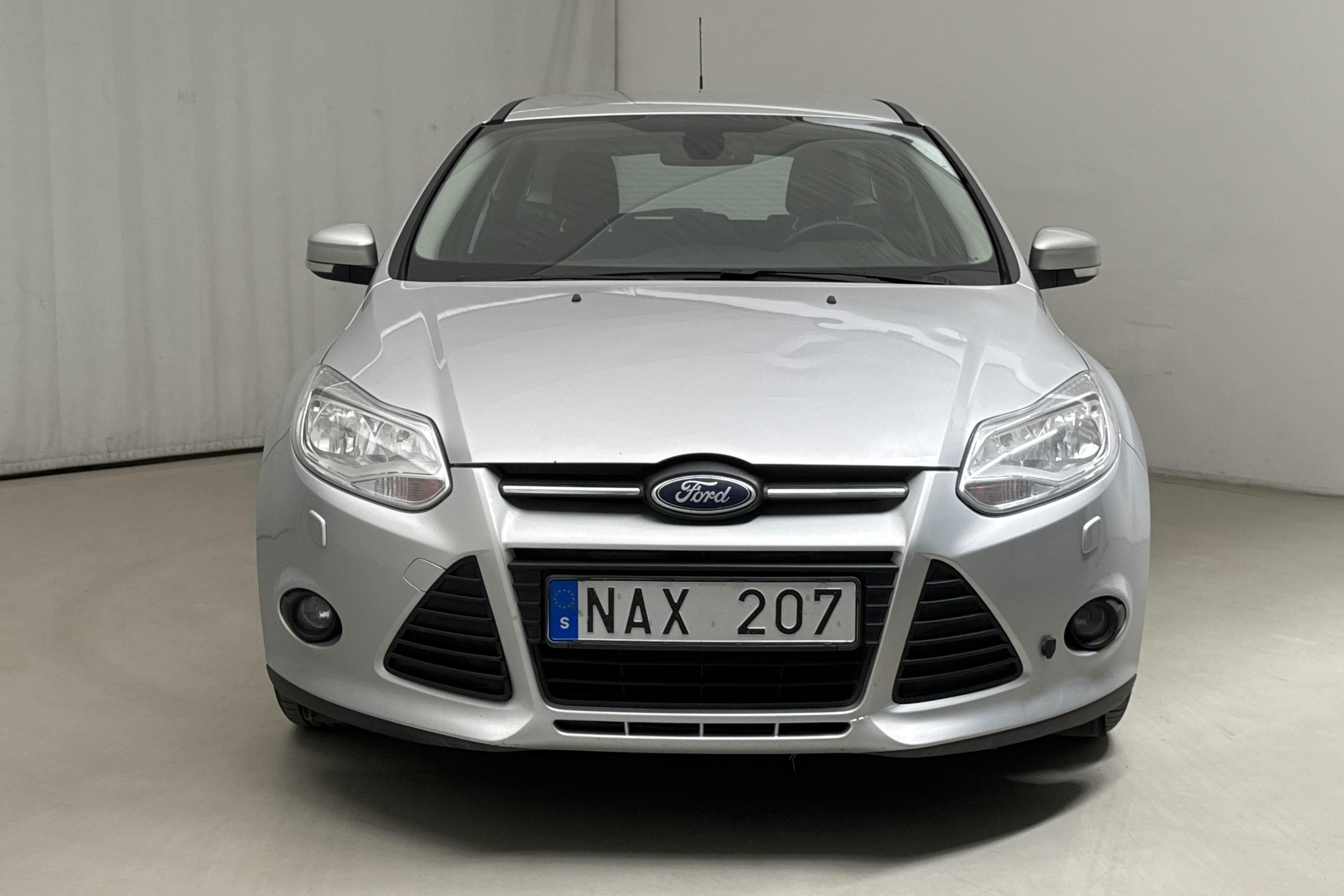 Ford Focus 1.6 TDCi Kombi (95hk) - 19 808 mil - Manuell - grå - 2013