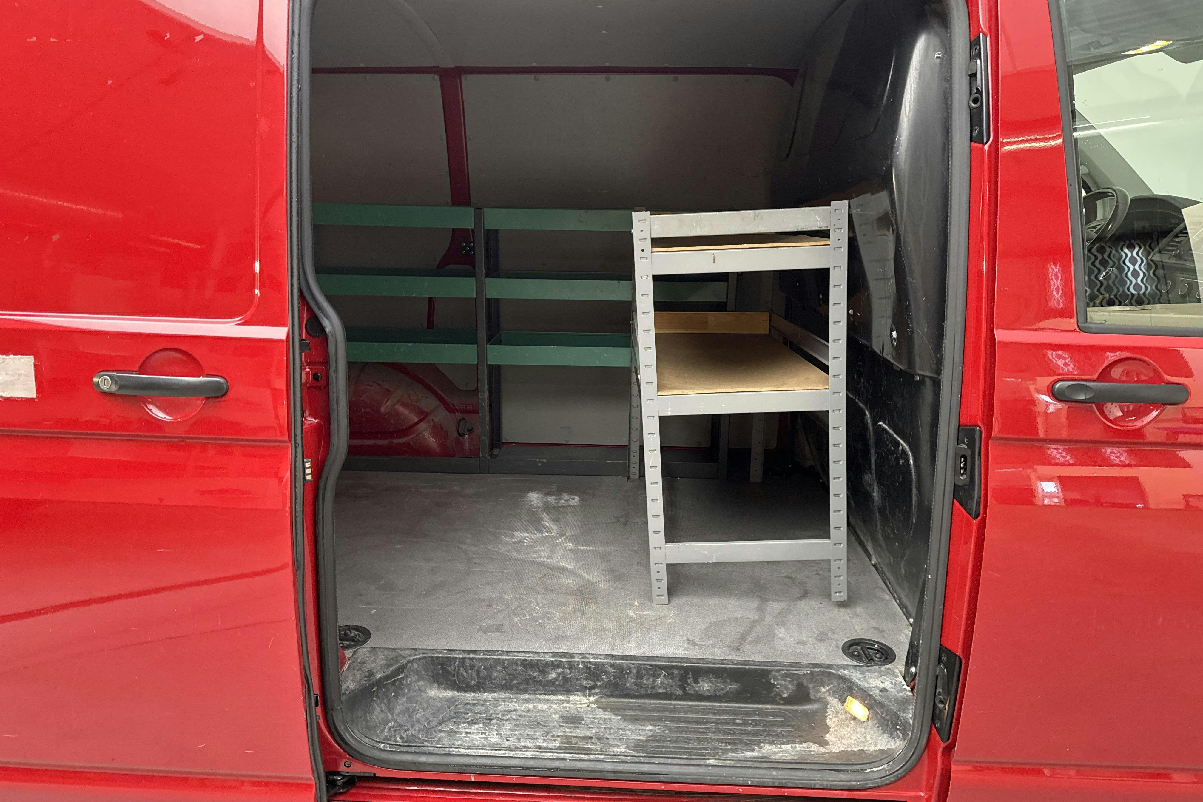 VW Transporter T6 2.0 TDI BMT Skåp (102hk) - 15 766 mil - Manuell - röd - 2016