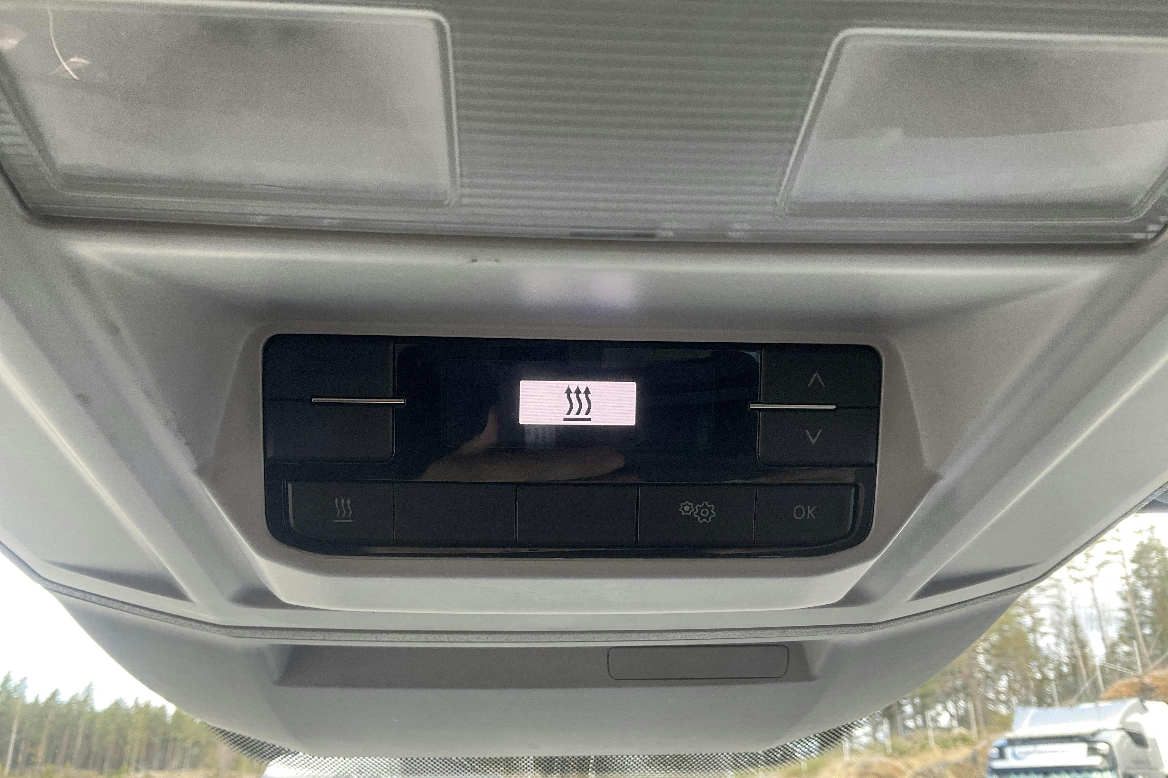 VW Crafter 35 2.0 TDI Volymskåp (177hk) - 29 167 mil - Automat - vit - 2019